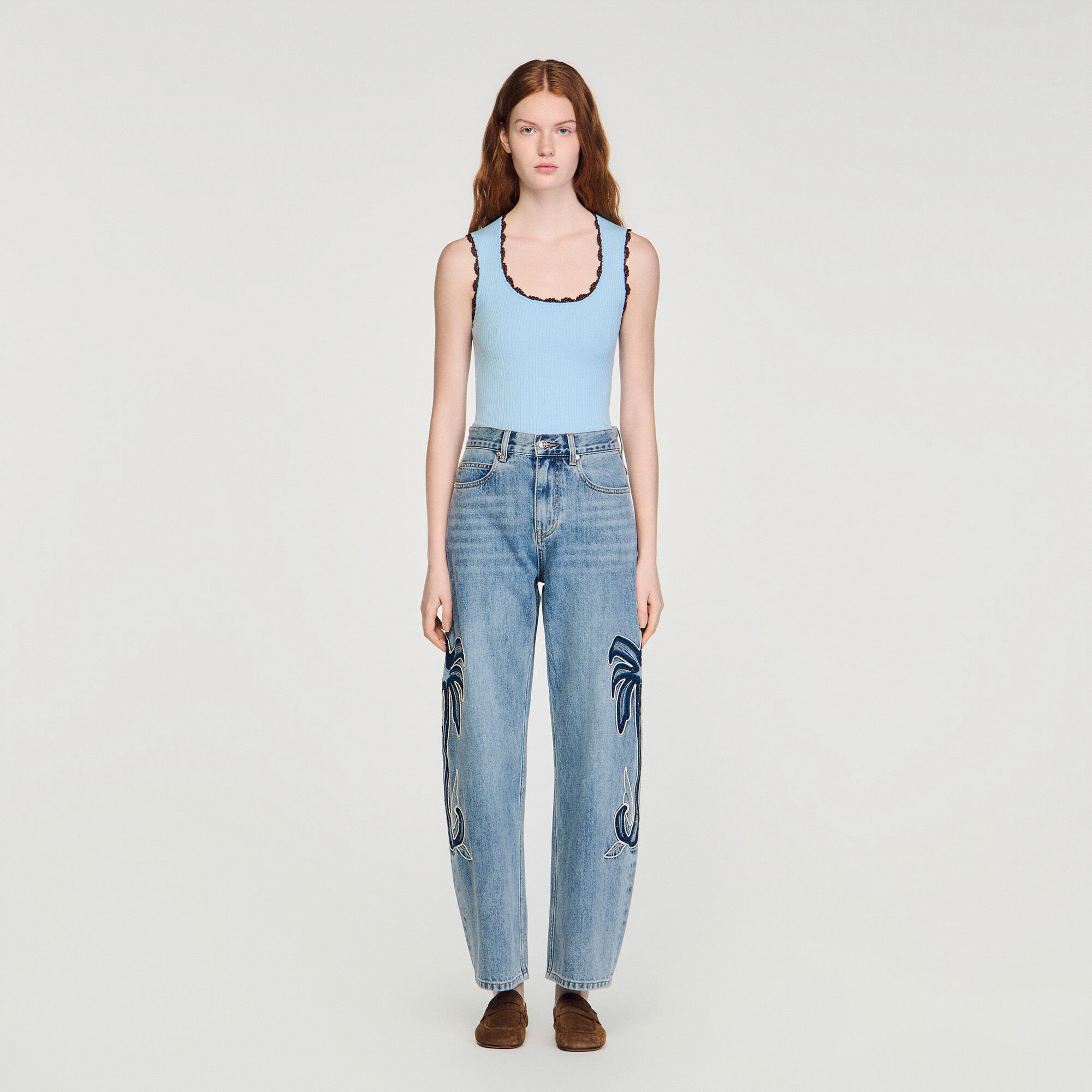 Pantalones vaqueros de corte amplio con bordado de palmera