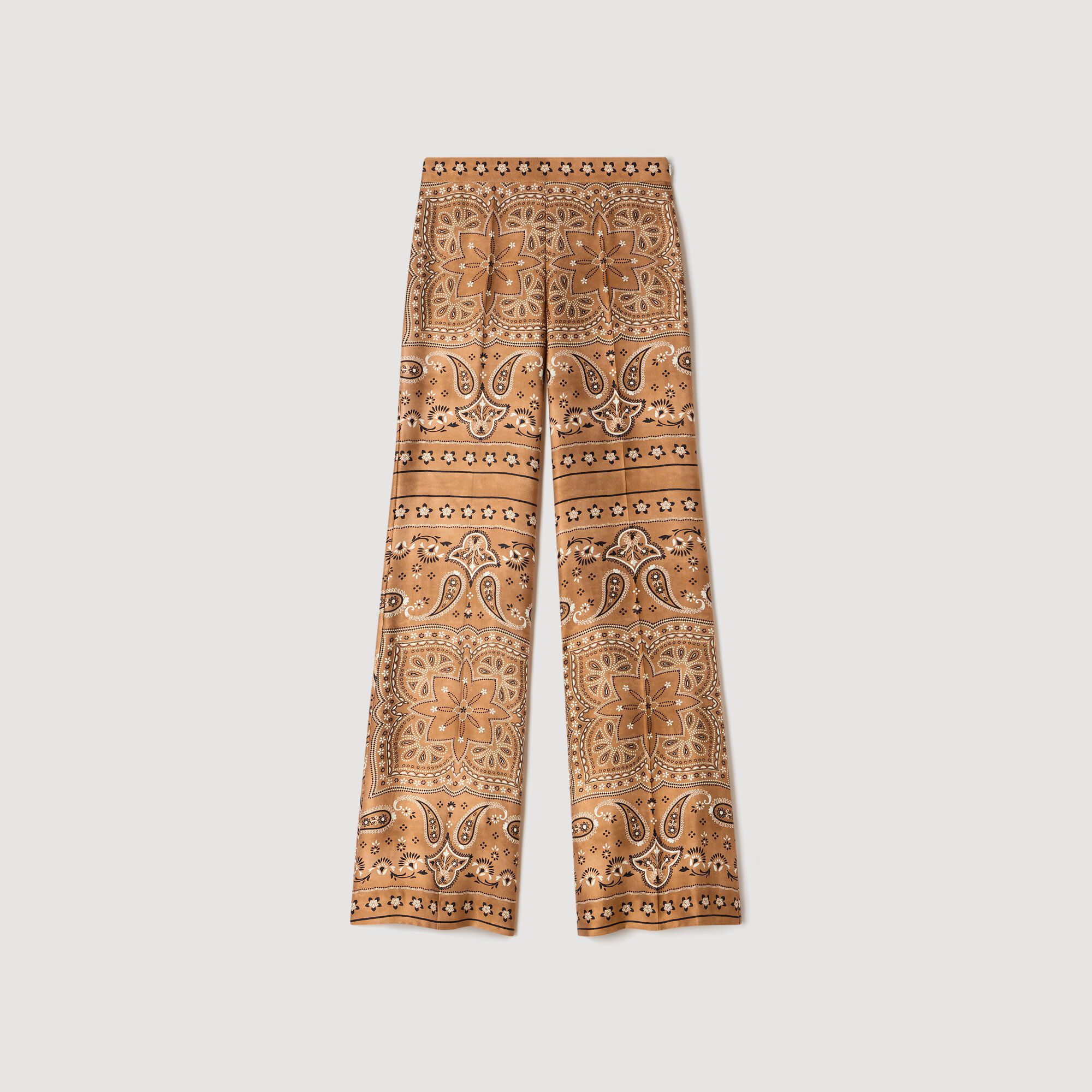 Pantalones fluidos estampados con bandana