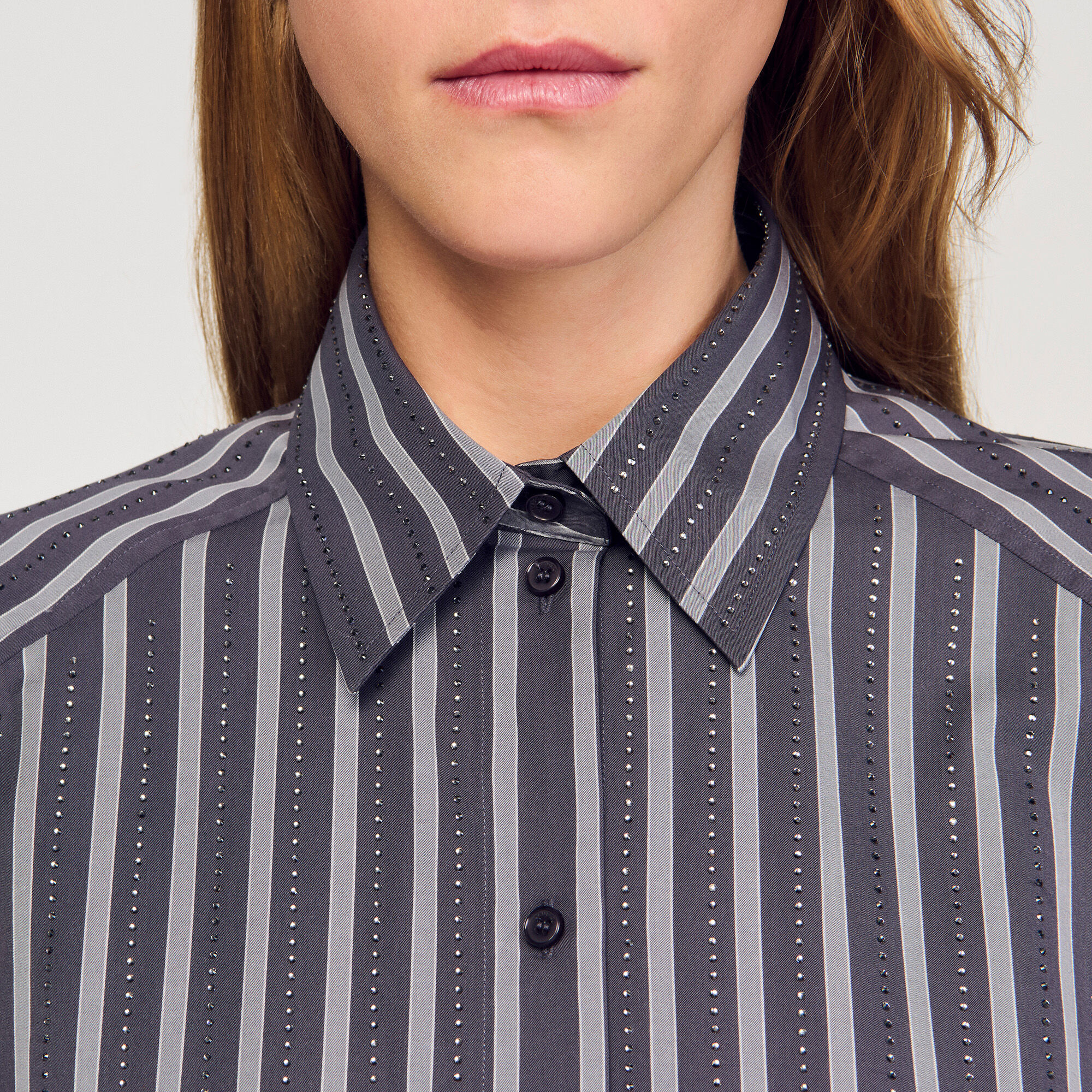 Camisa oversized con lunares de cristales