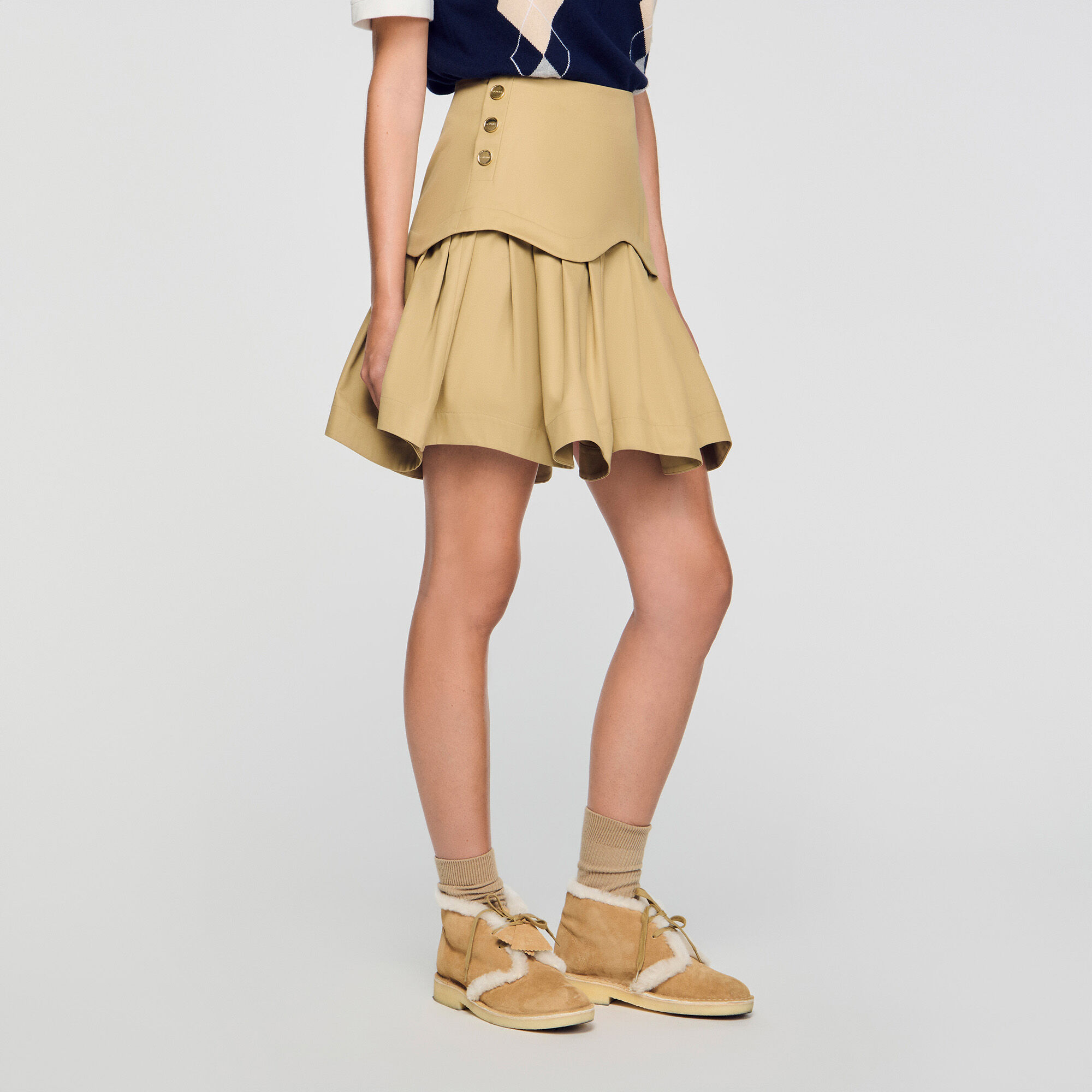 Falda plisada abullonada