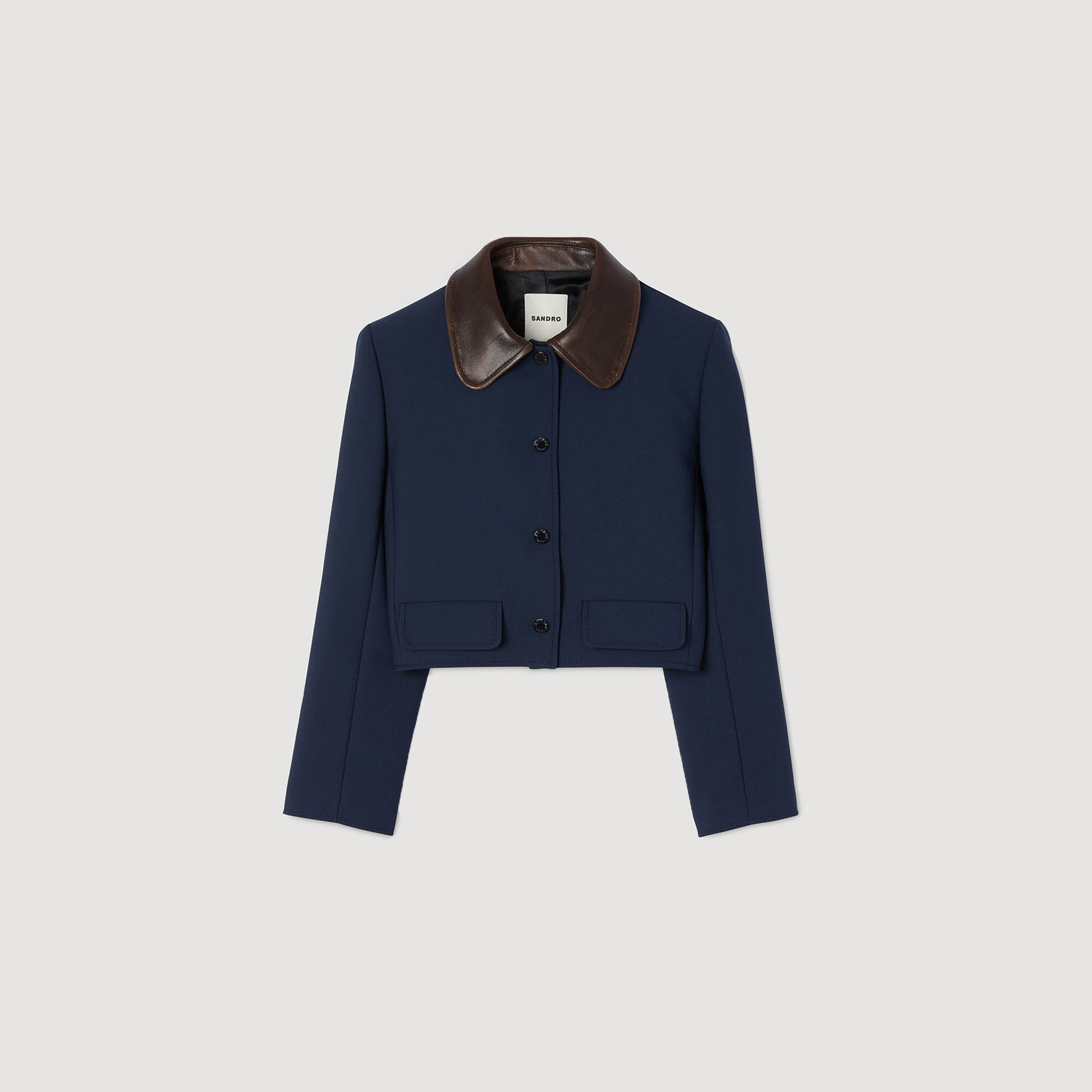 Chaquetilla acortada con cuello de cuero
