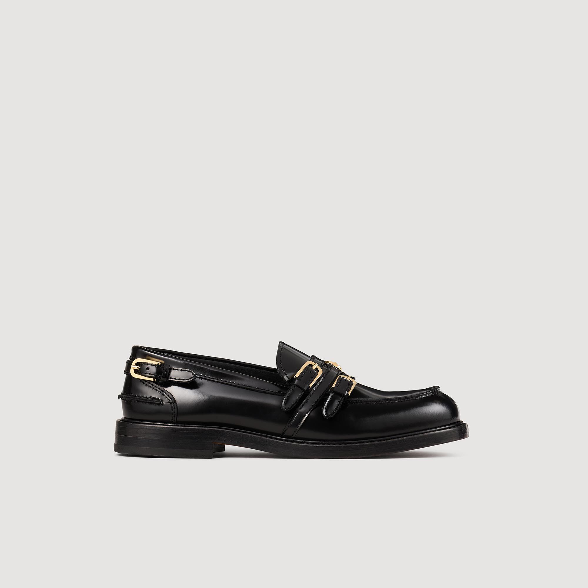 Zapatillas con hebilla