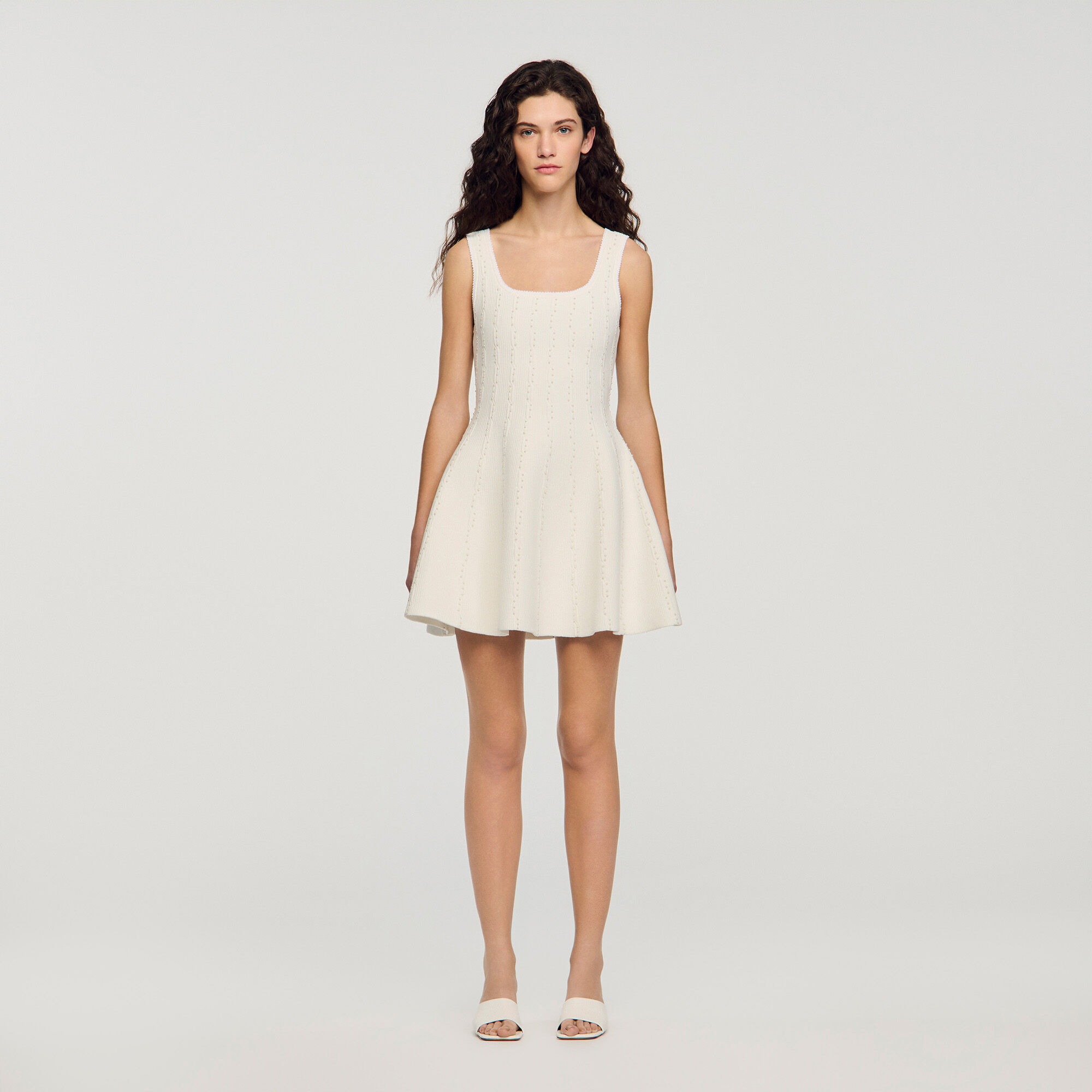 Vestido mini de punto con cuentas