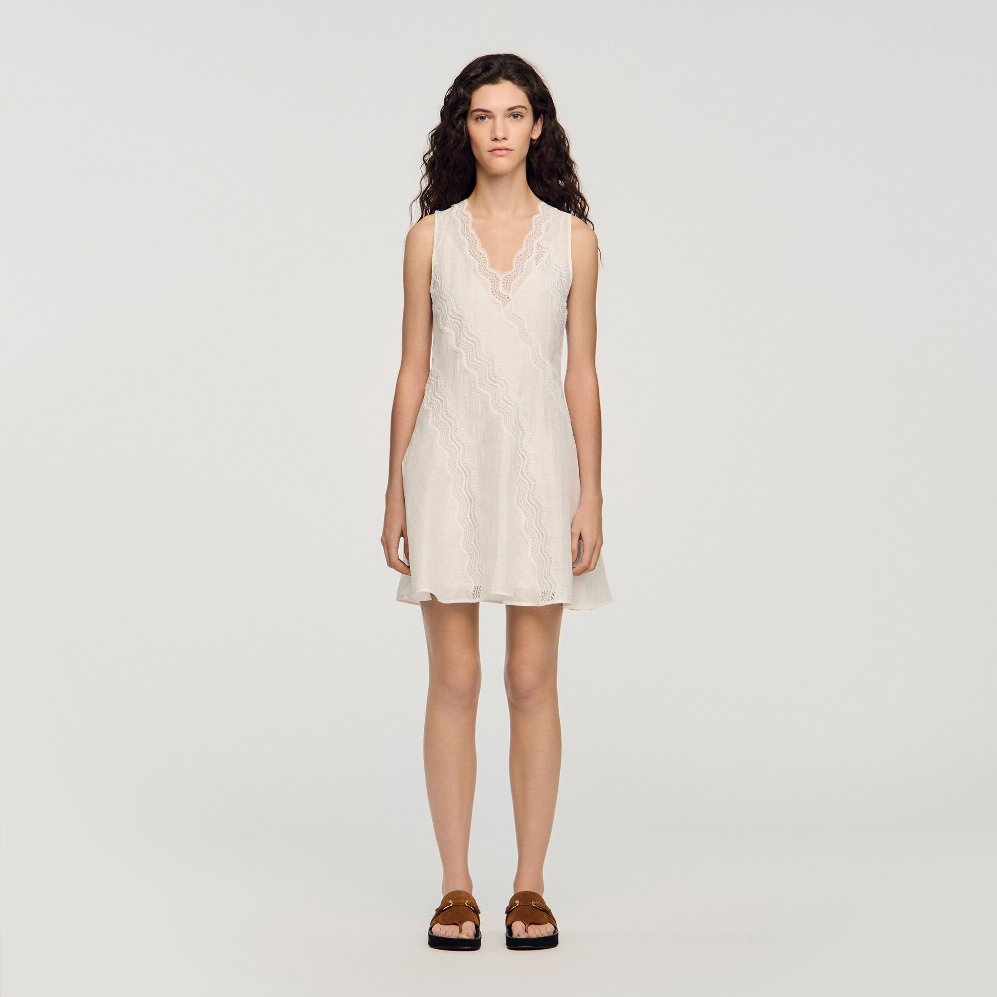 Vestido de lino con corte mini