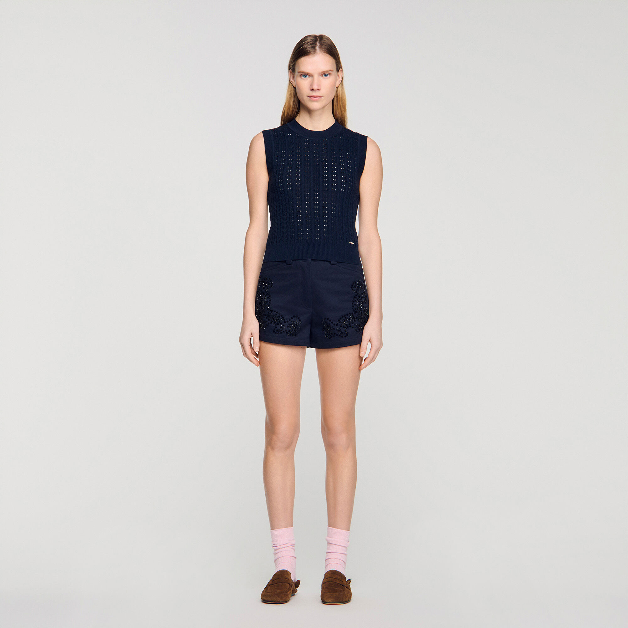 Sweater de punto acanalado corto