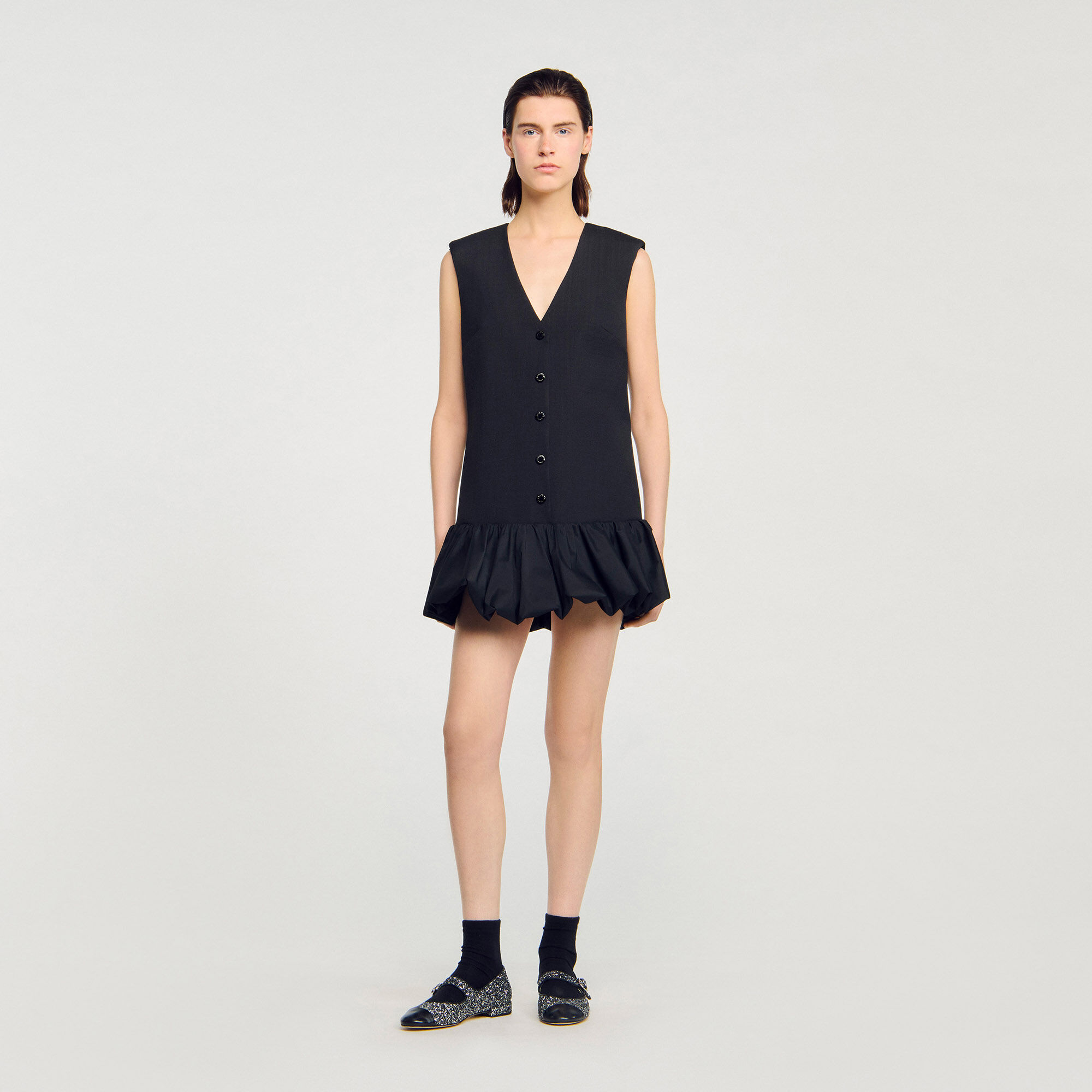 Vestido mini entallado con volantes