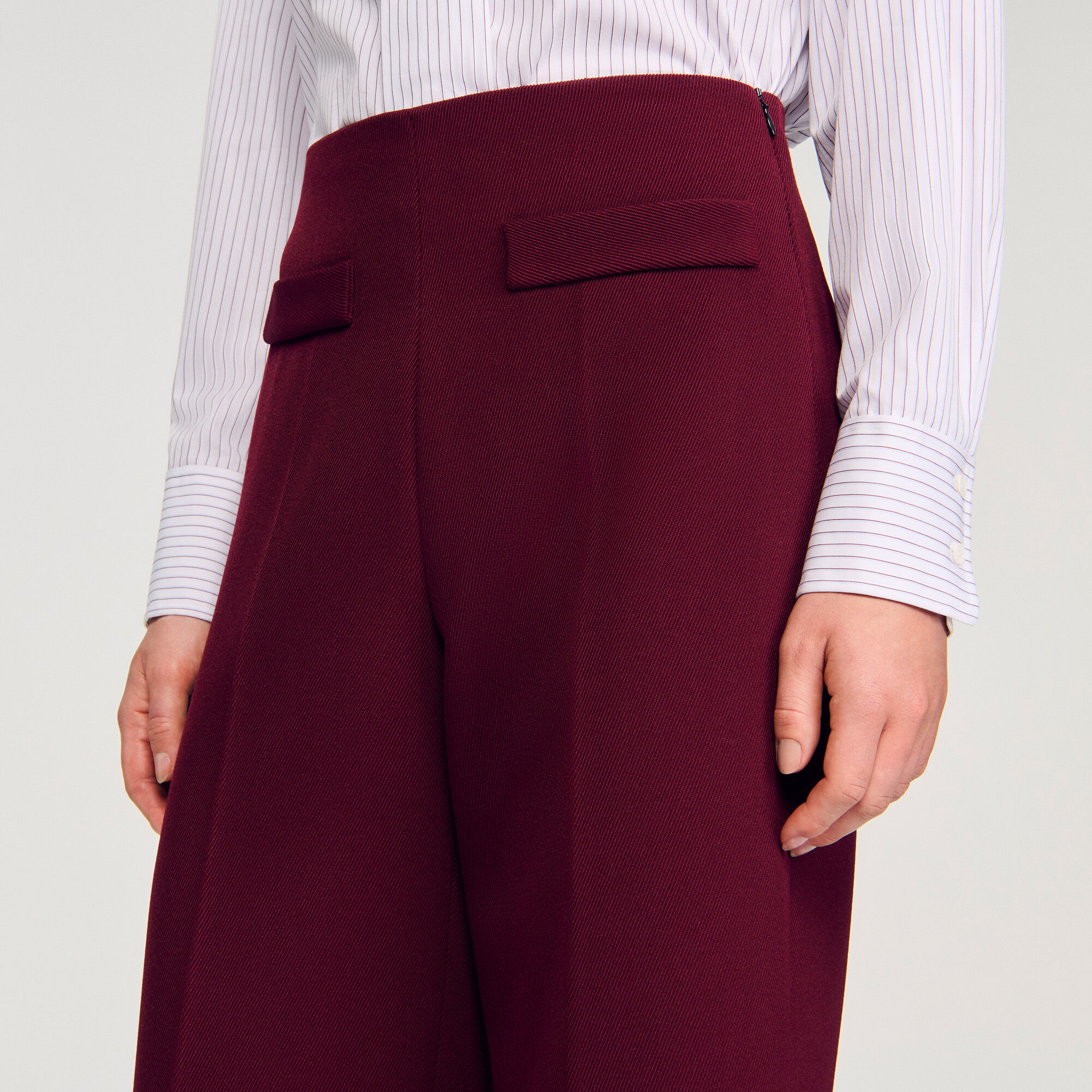 Pantalones de corte ancho