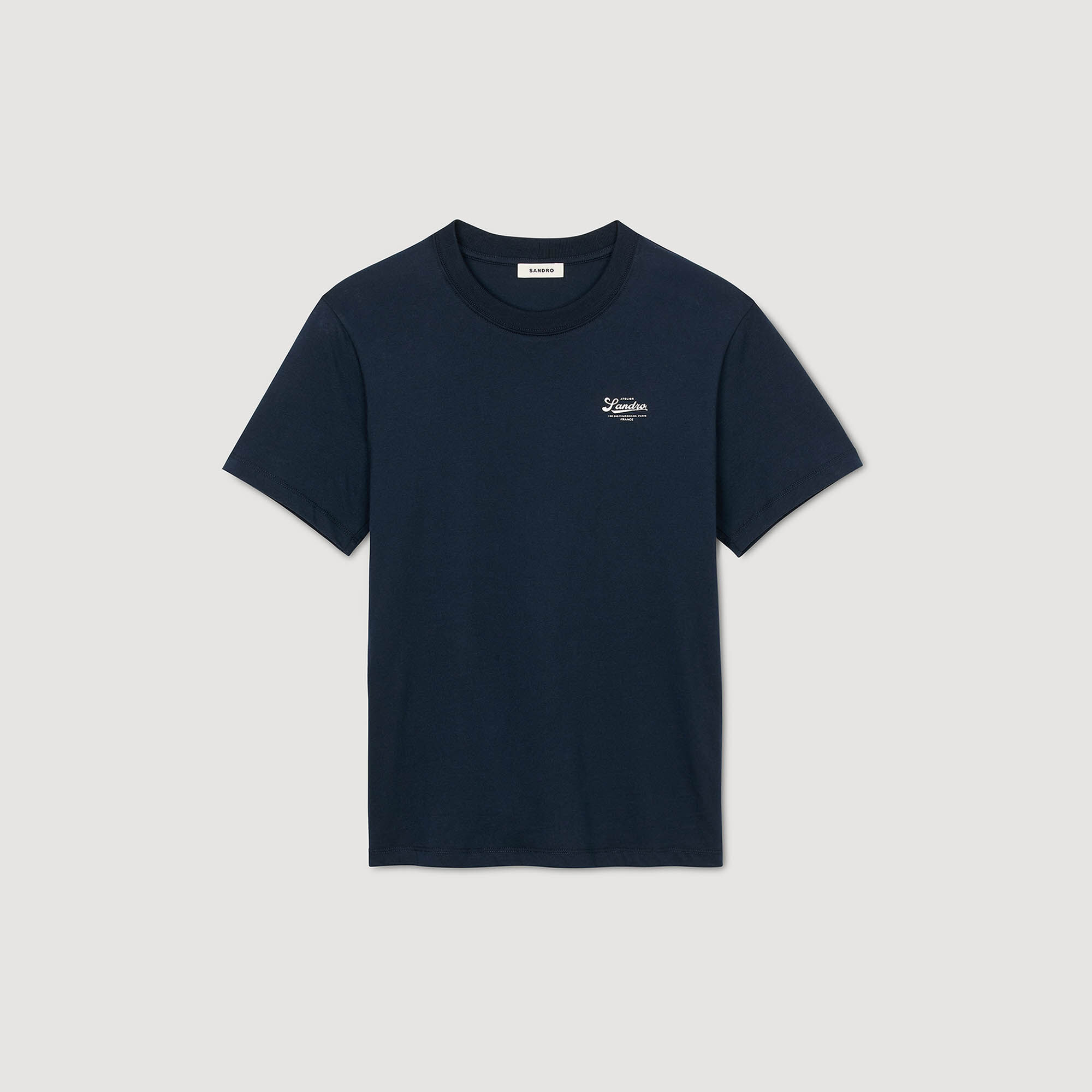 Camiseta con logotipo aplicado