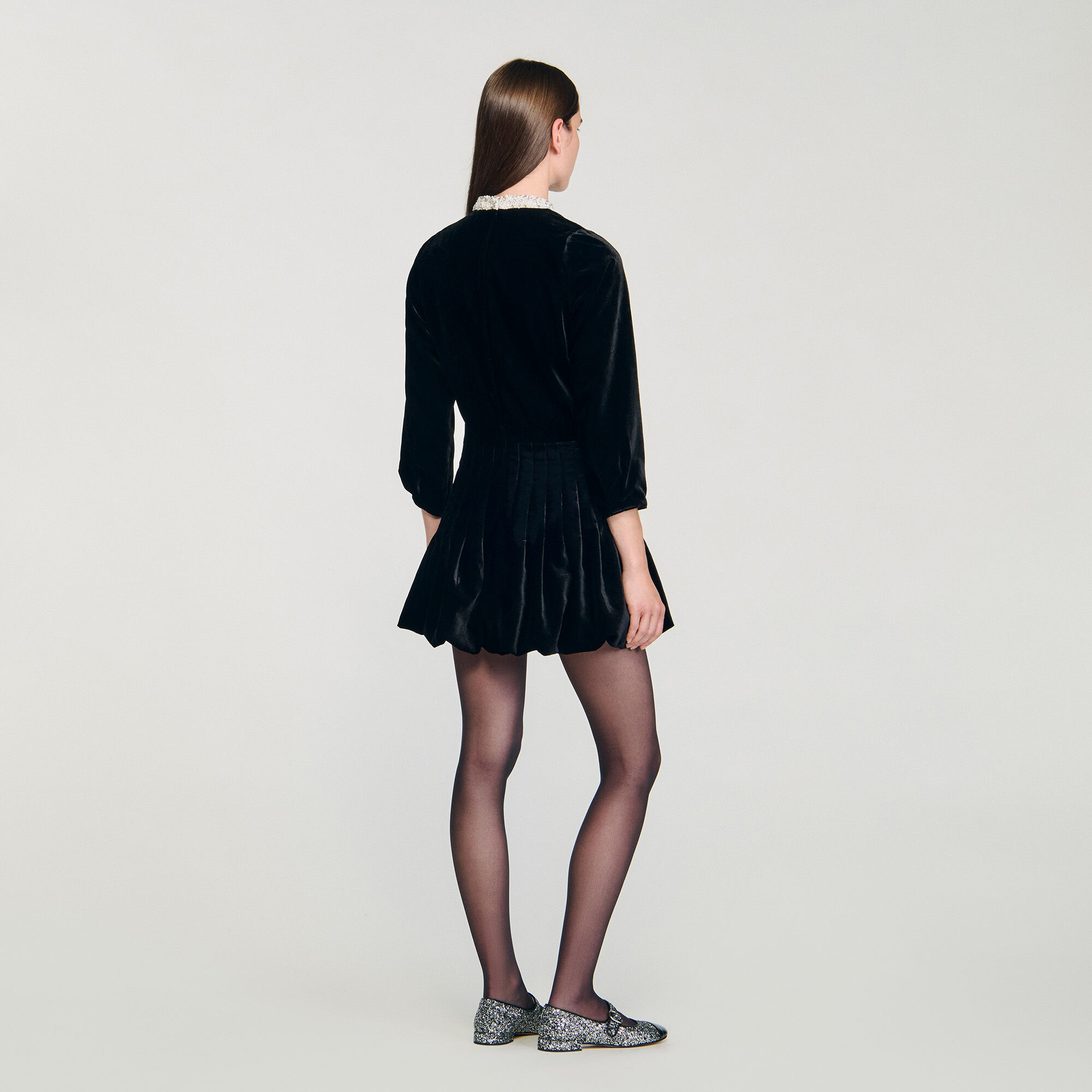 Vestido mini de terciopelo con cuentas