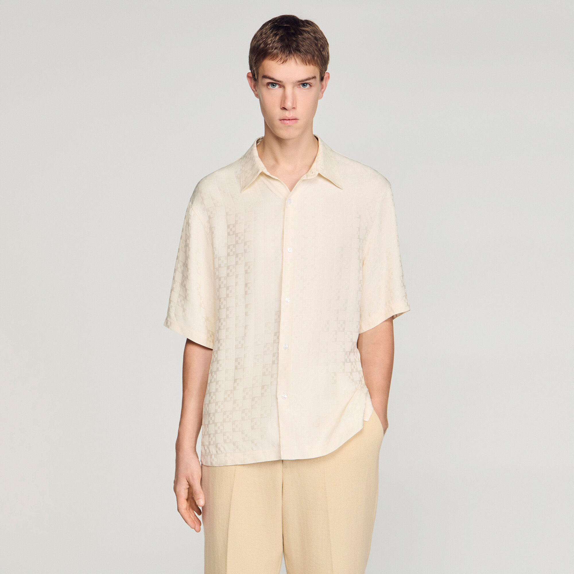 Camisa holgada con diseño de cruz cuadrada