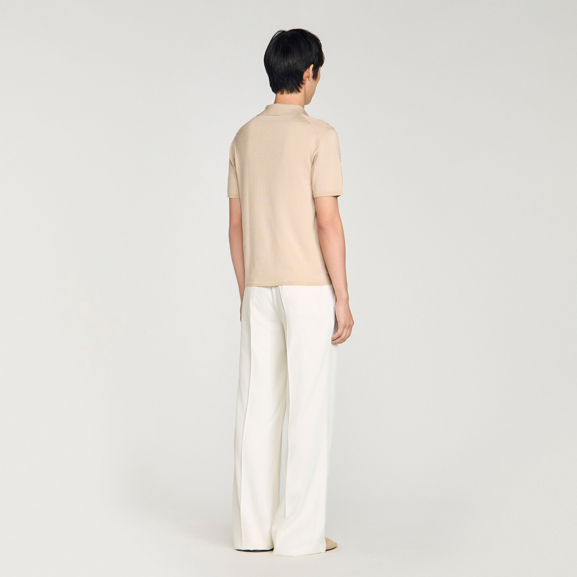 Camiseta de polo con cuello en V y mangas cortas