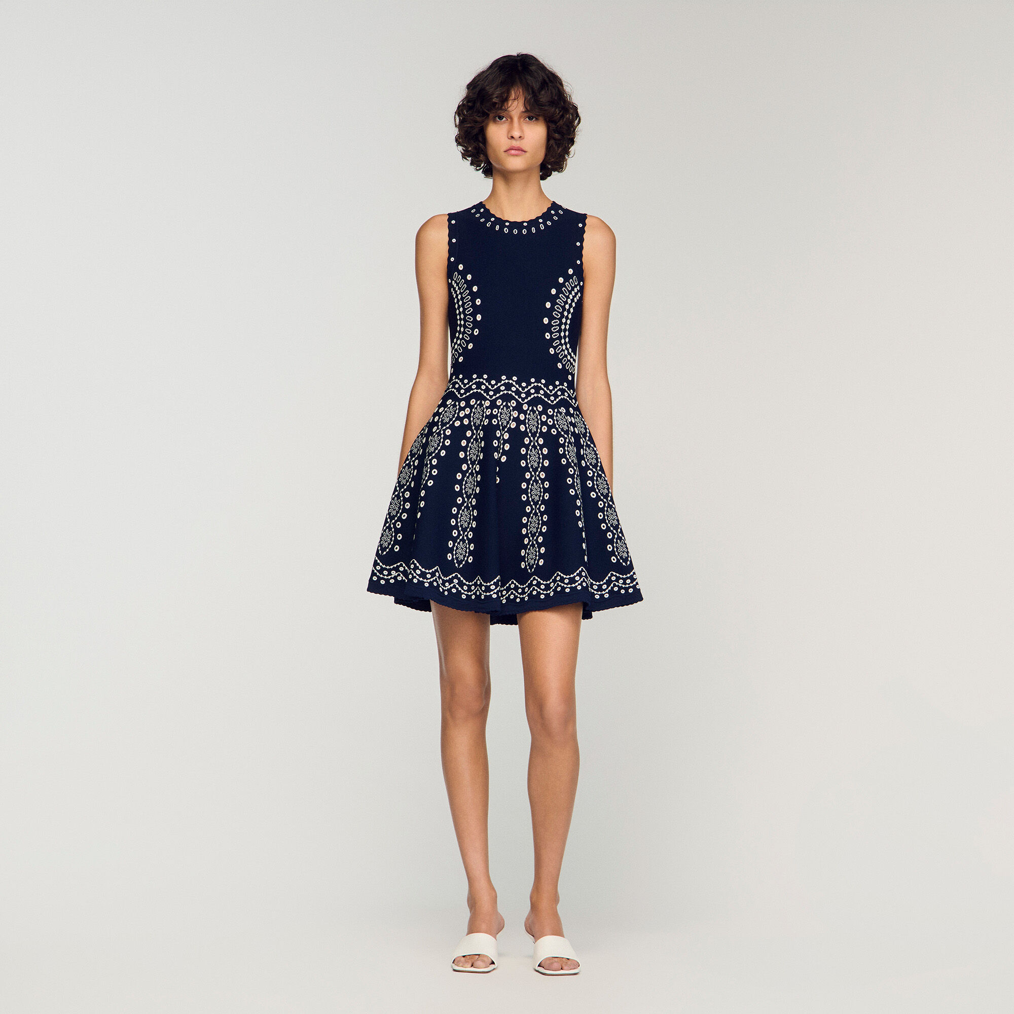 Vestido mini de punto con estampado de pañuelo