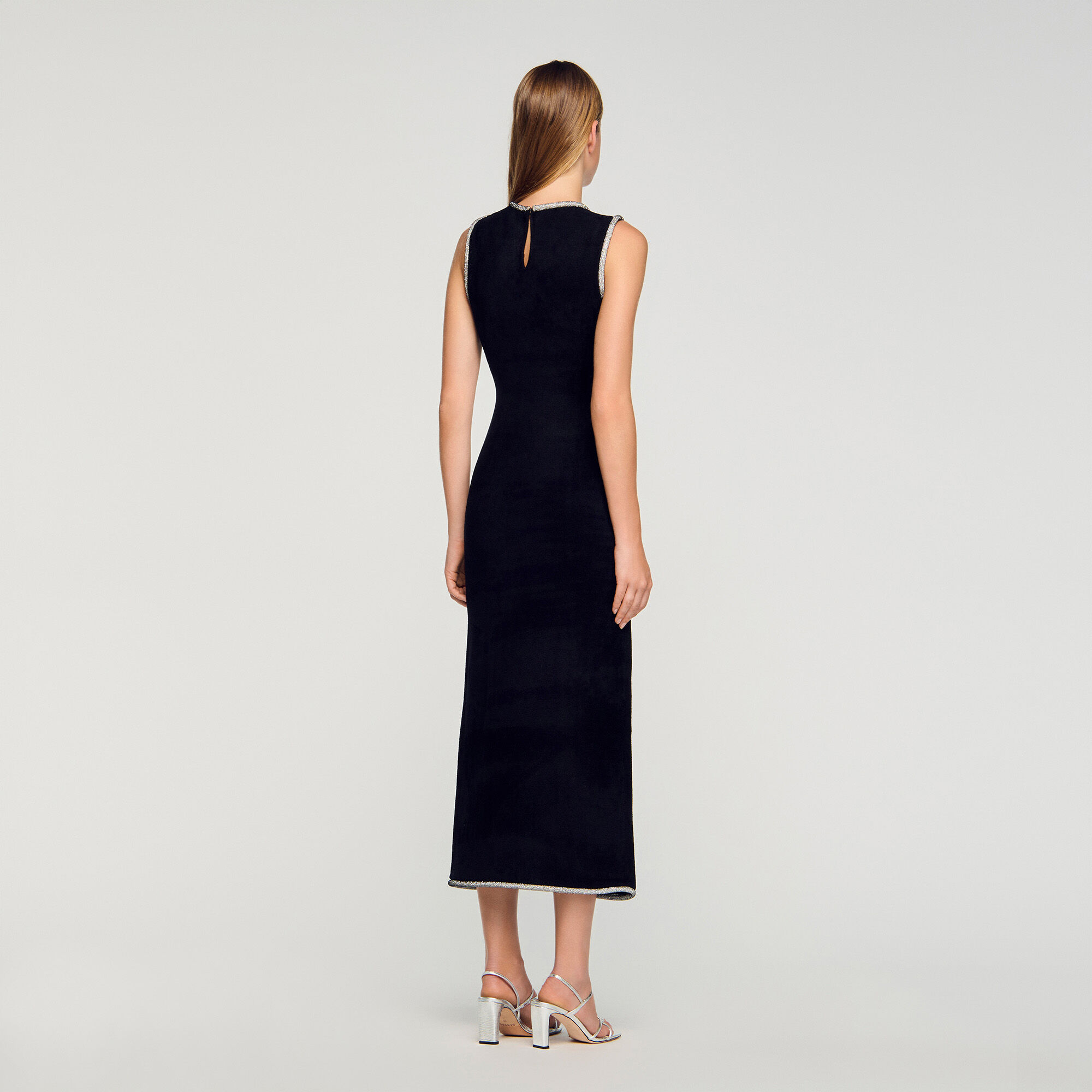 Vestido maxi con abertura de cristales