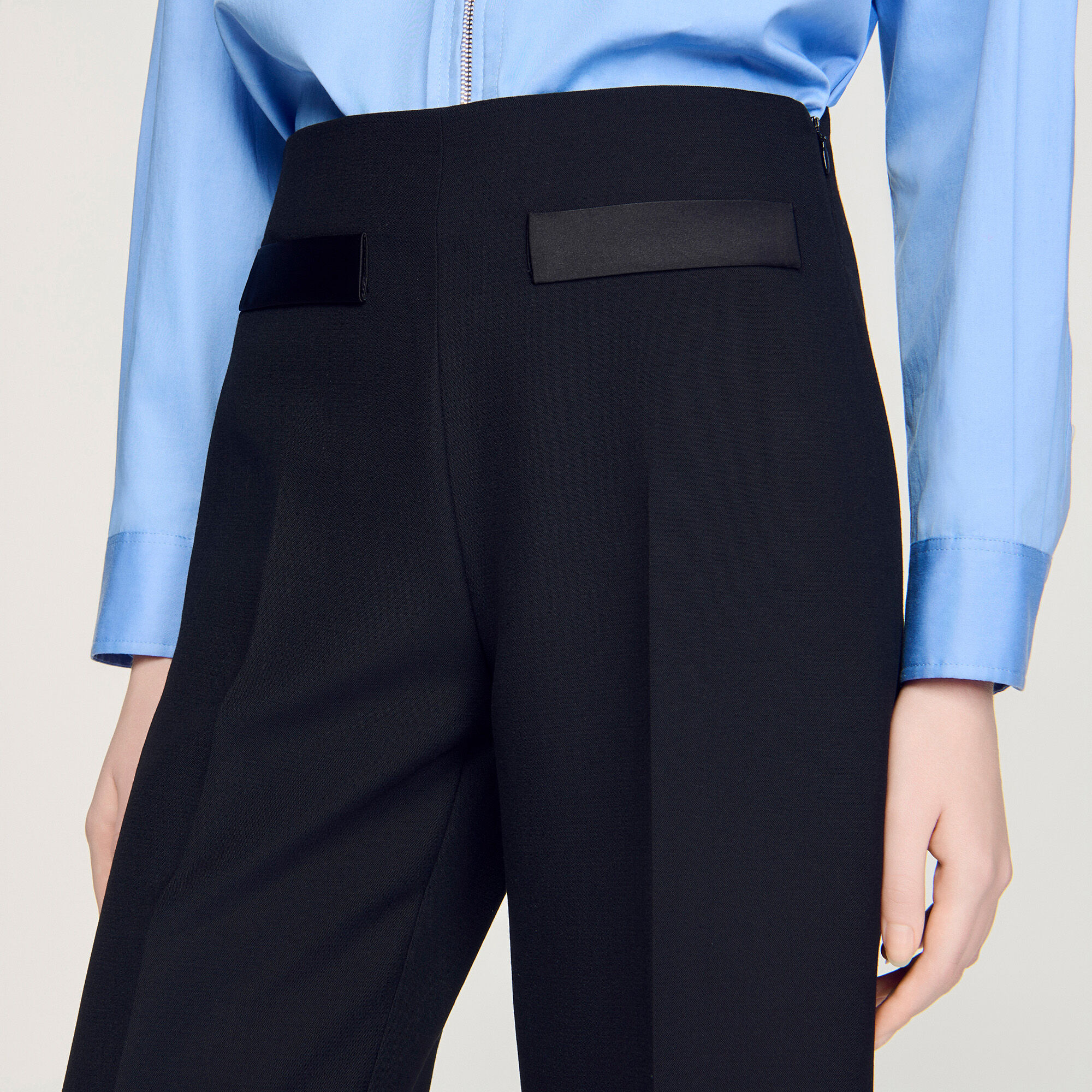 Pantalones con detalles de bolsillo