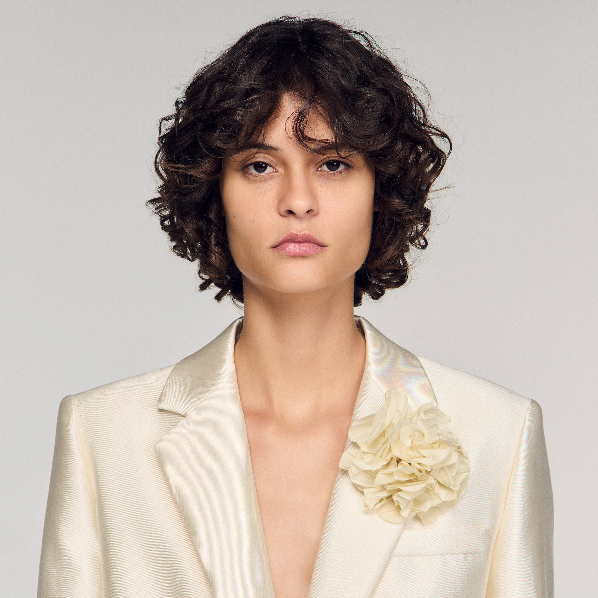 Chaqueta de satín con detalle floral