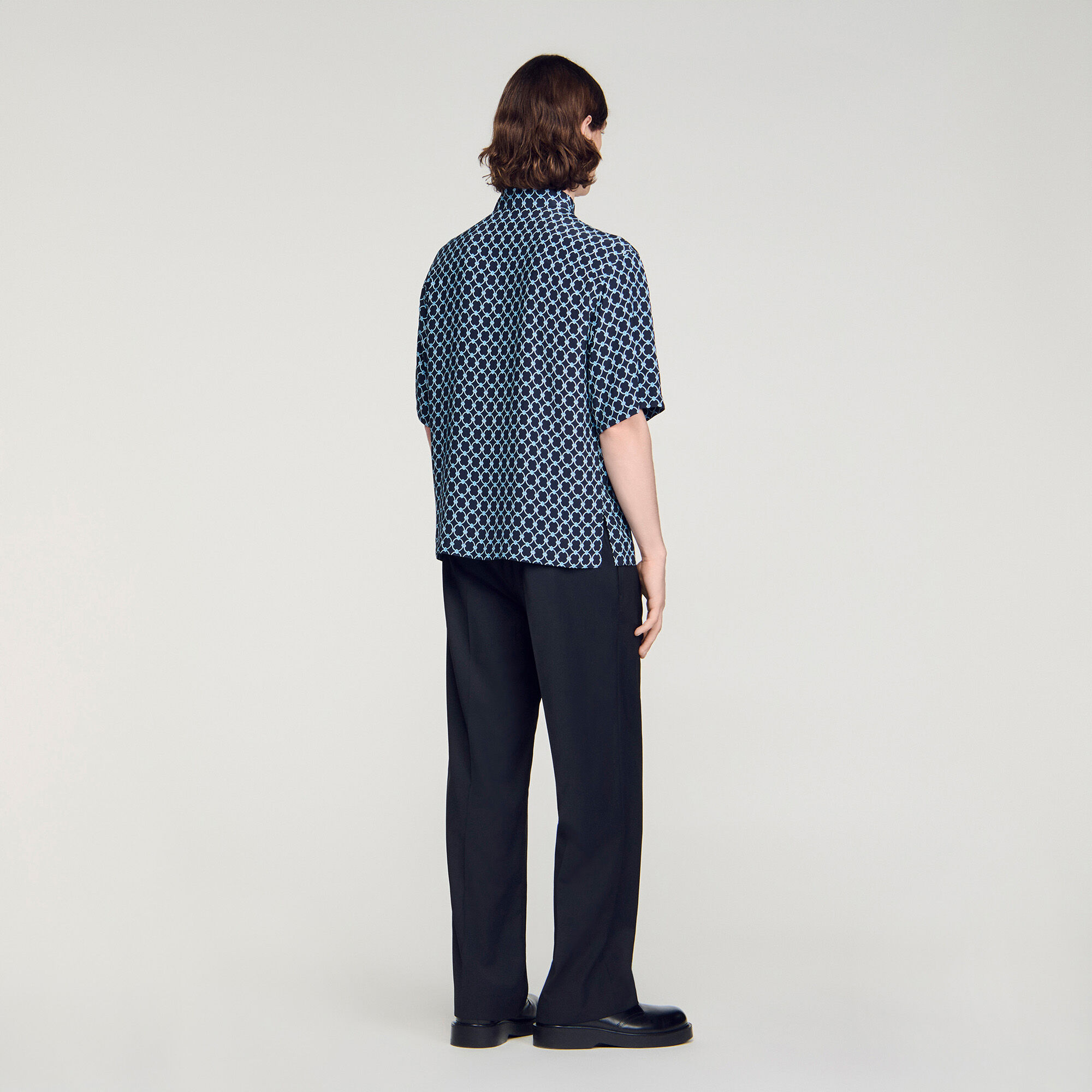 Camisa suelta con estampado de enlace