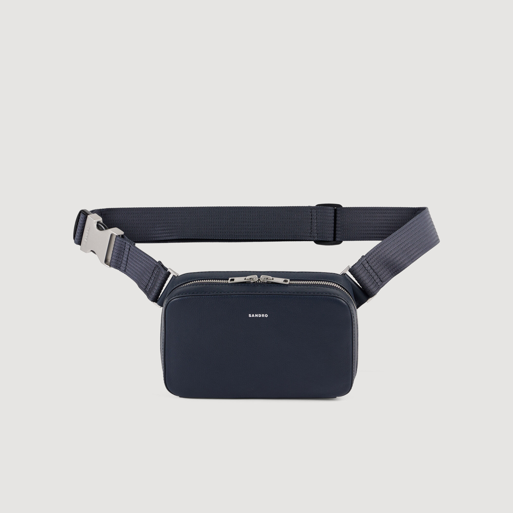 Bolso de cuero con grano pequeño