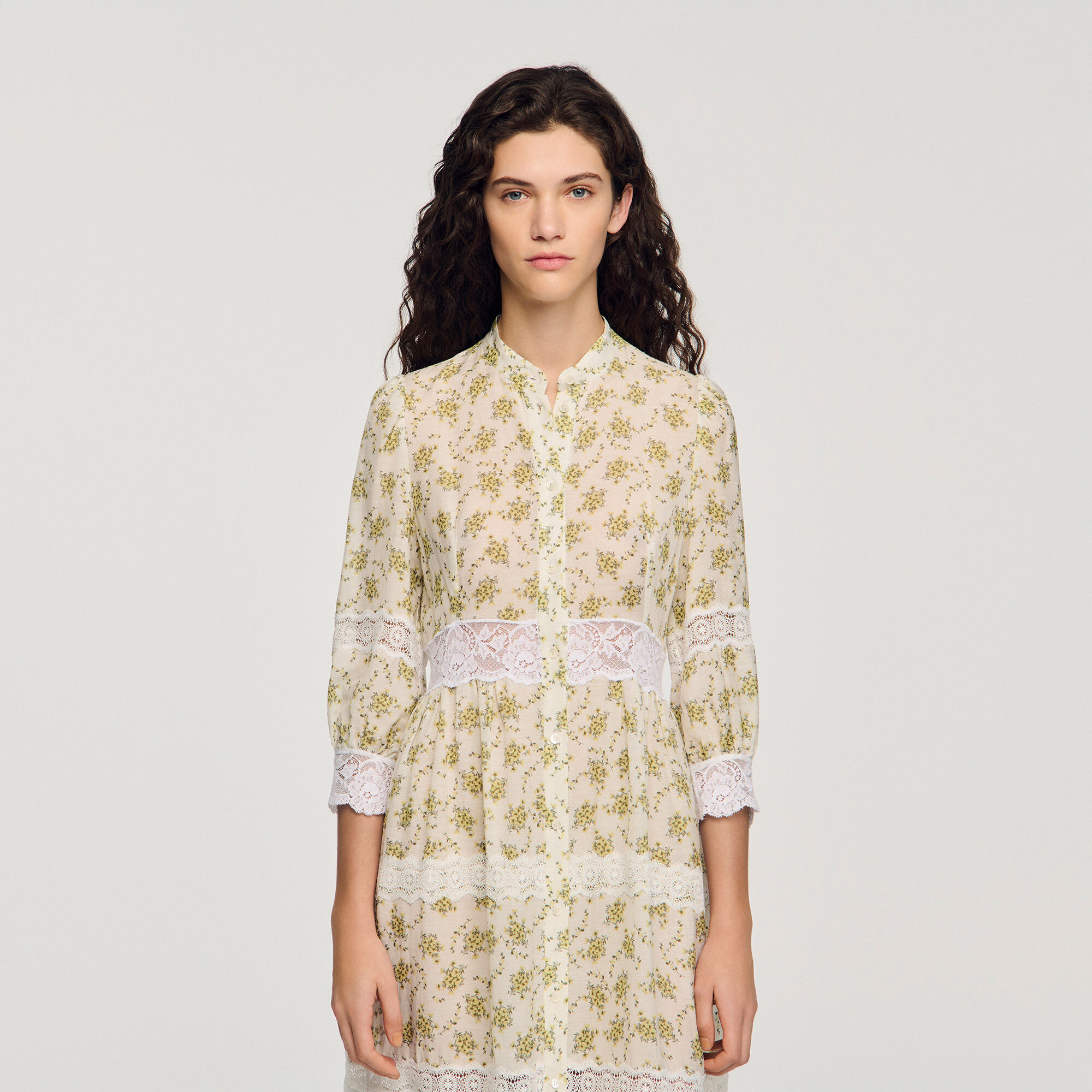 Vestido midi de encaje floral