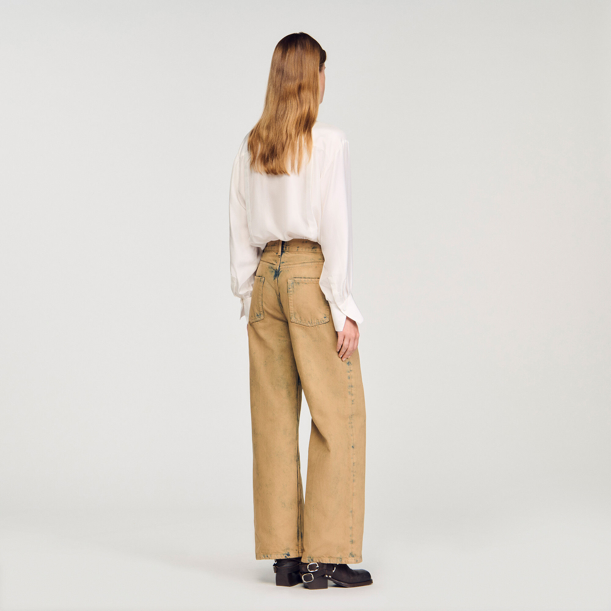 Pantalones vaqueros de pierna ancha desgastados