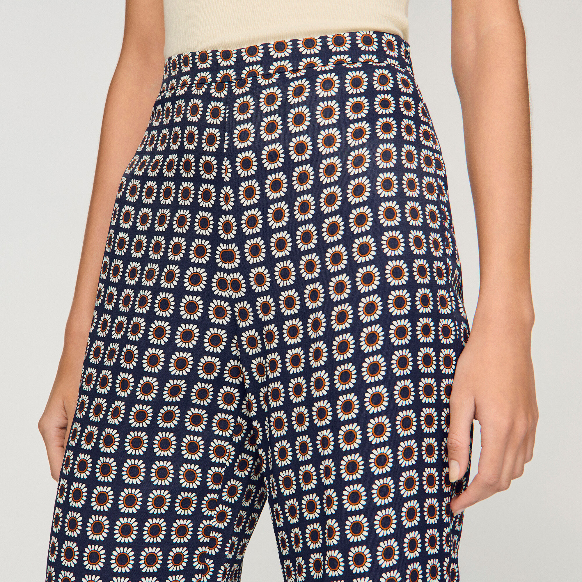 Pantalones fluidos estampados florales