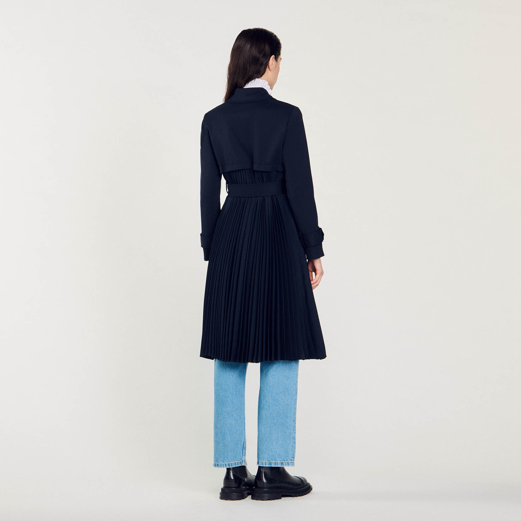 Chaqueta trench con inserto plisado