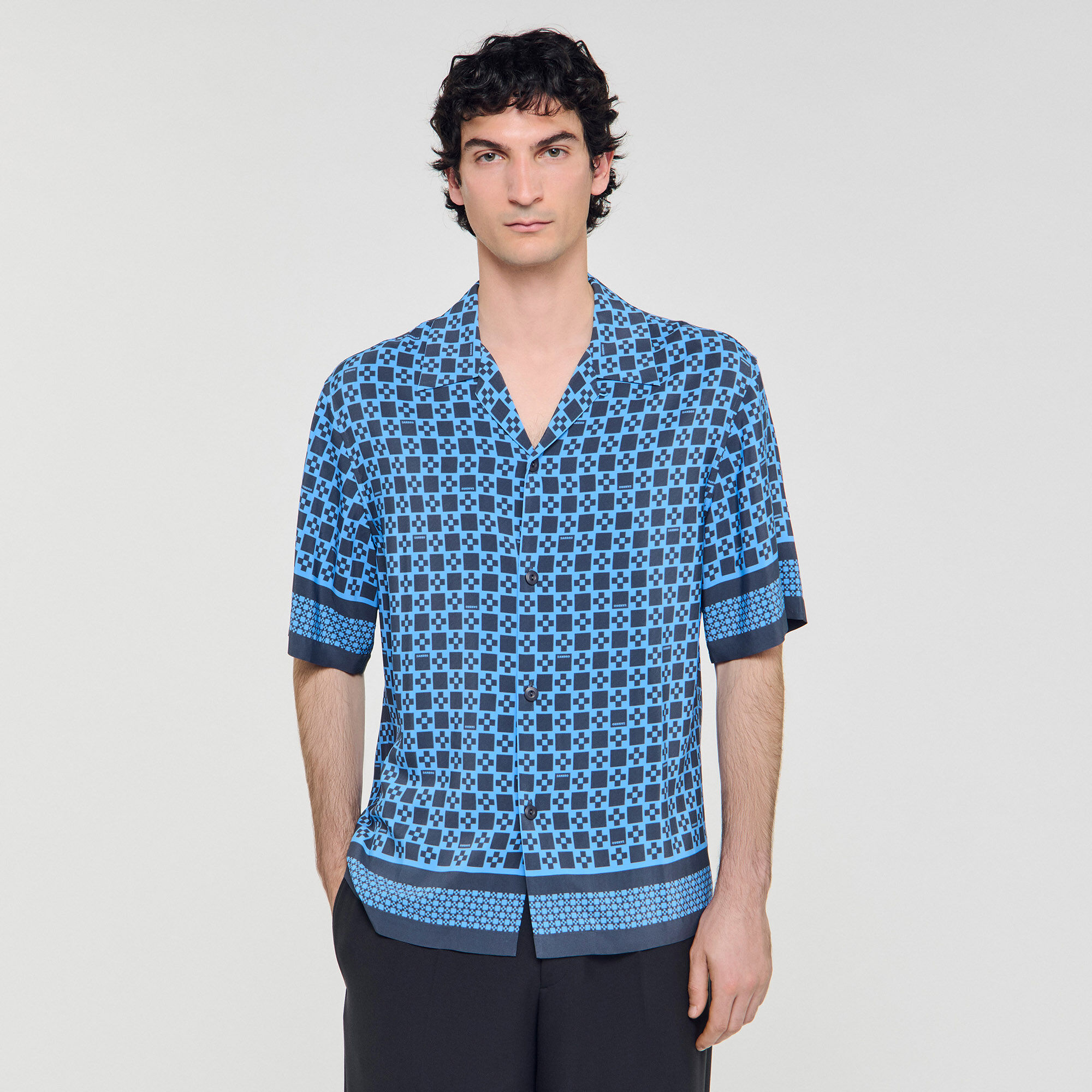 Camisa fluida con motivo de cruz cuadrada