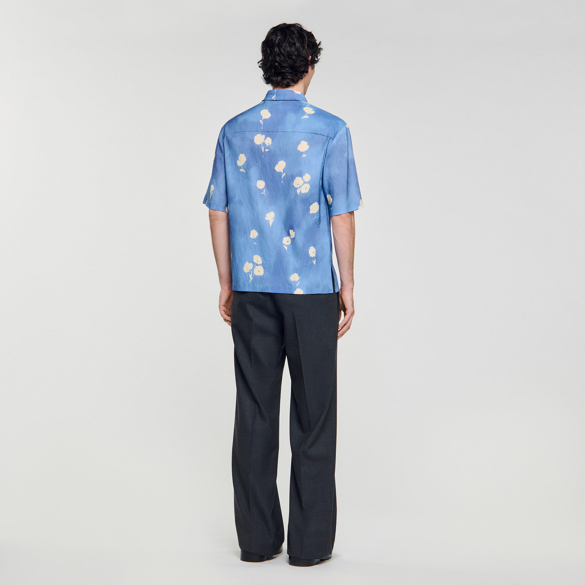 Camisa floral abstracta