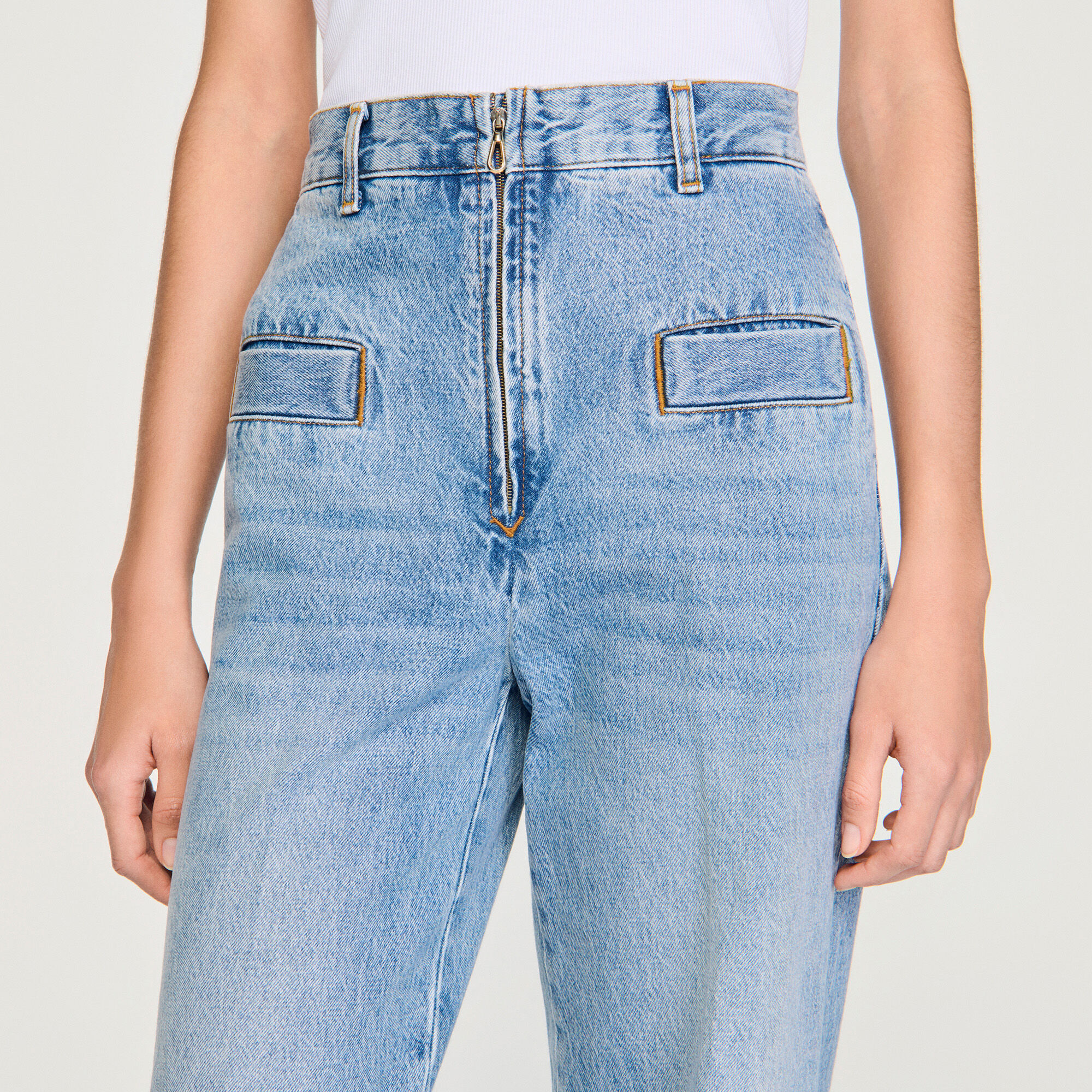 Pantalones de corte ancho