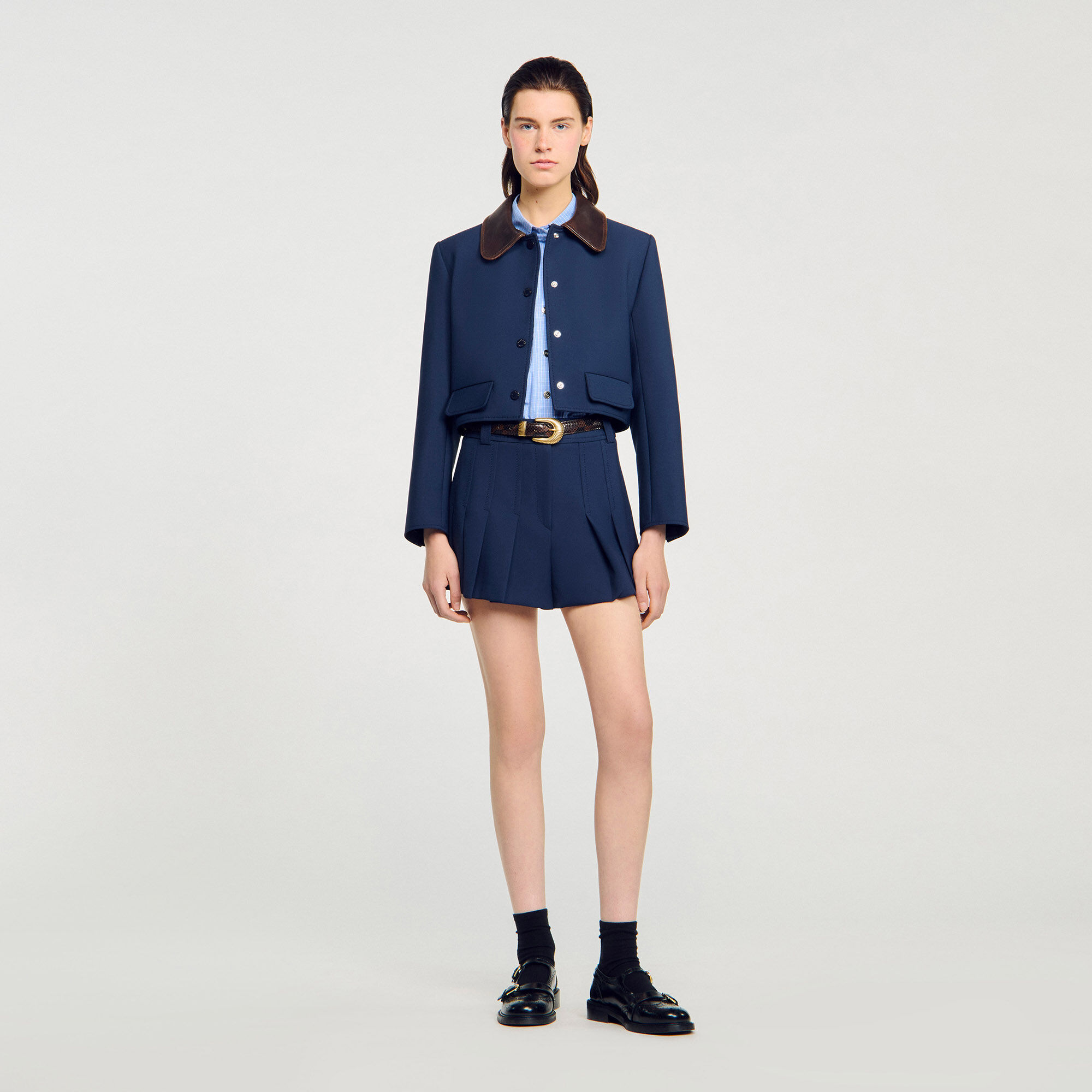 Chaquetilla acortada con cuello de cuero