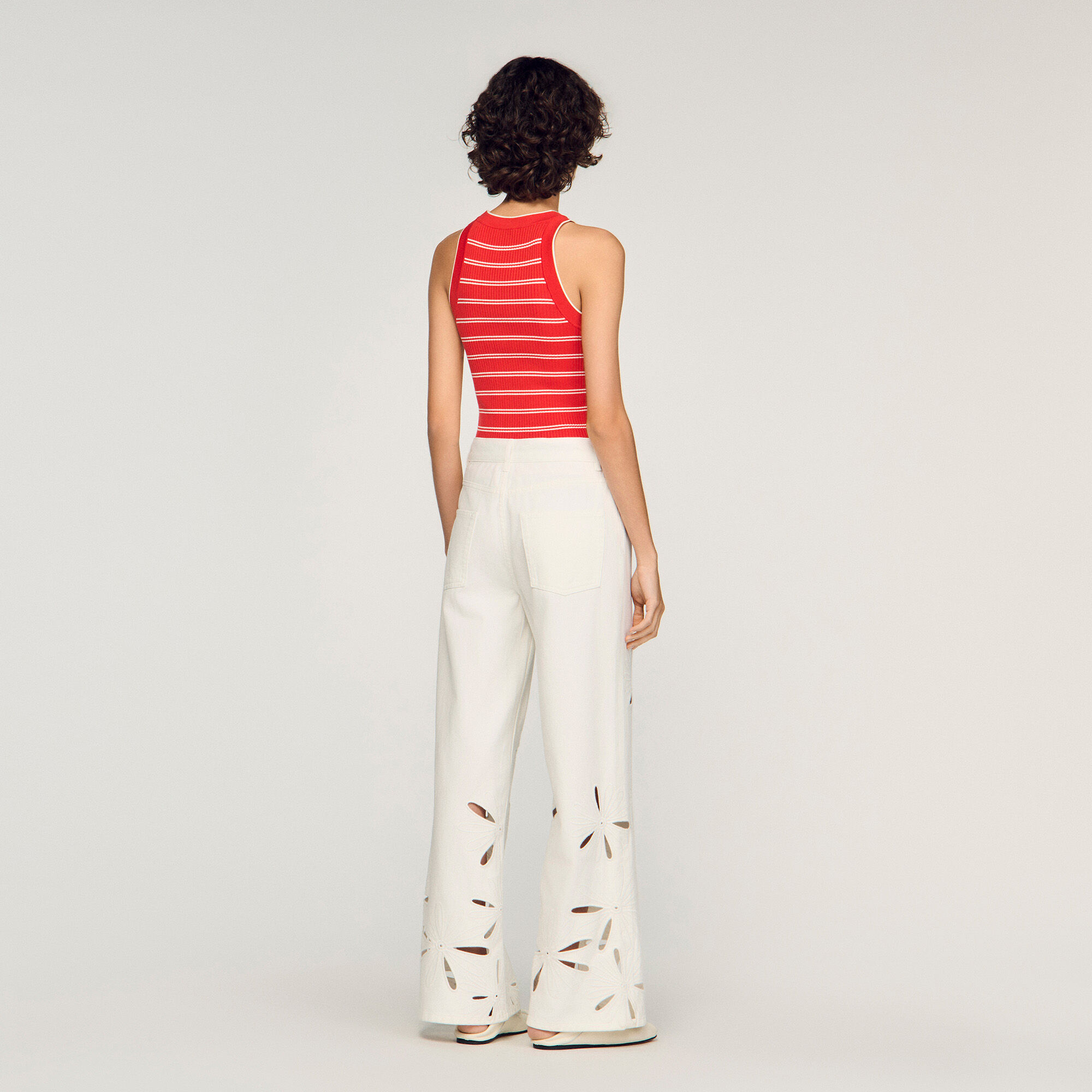 Pantalones vaqueros con estampado y piernas anchas