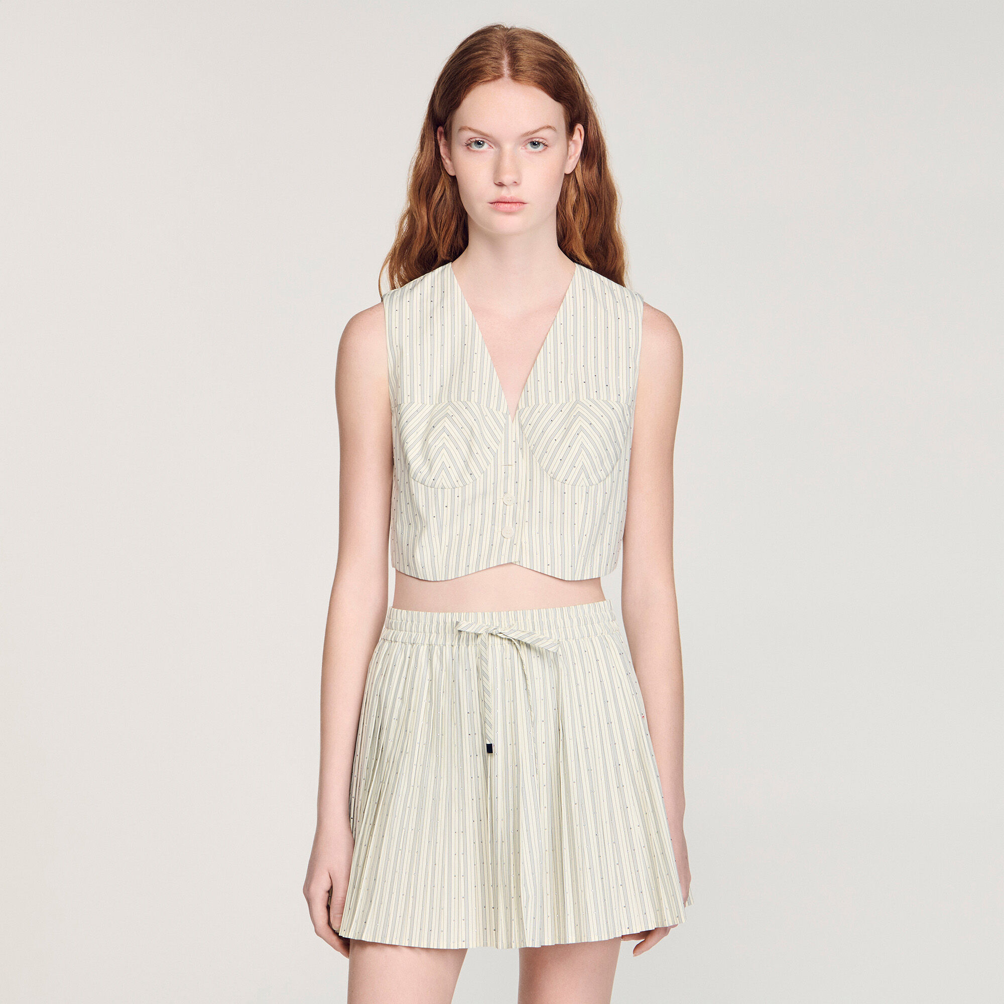 Top corto con brillantes estampado de rayas
