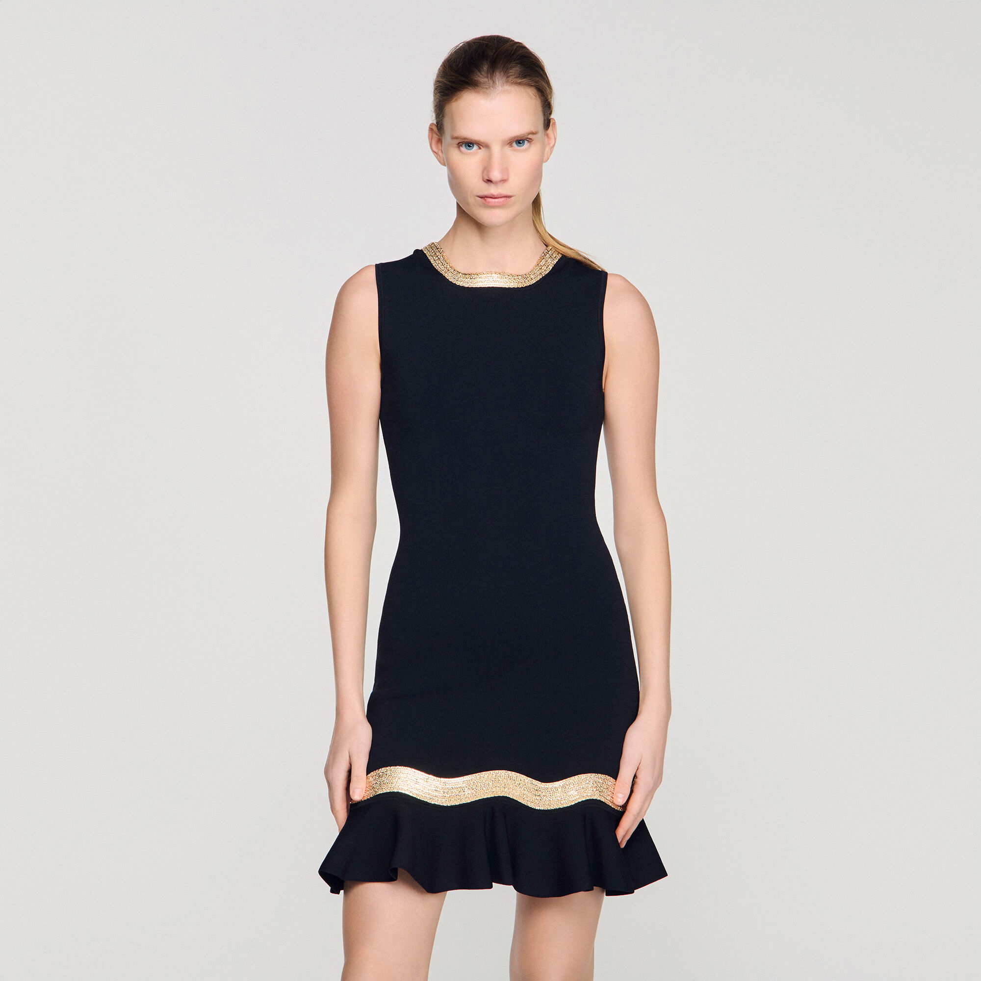 Vestido mini tejido con cadena metálica