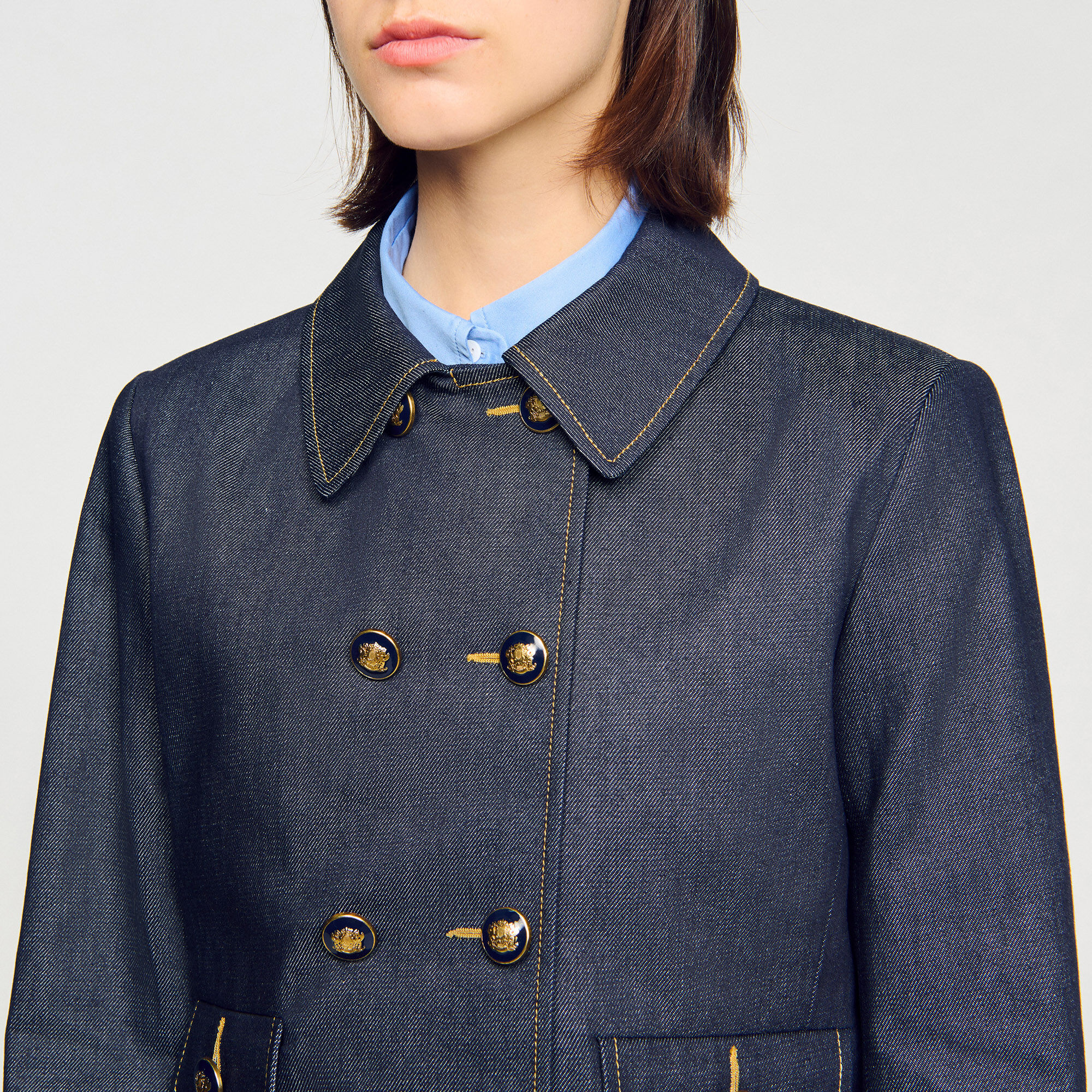 Chaqueta de mezclilla con corte ajustado