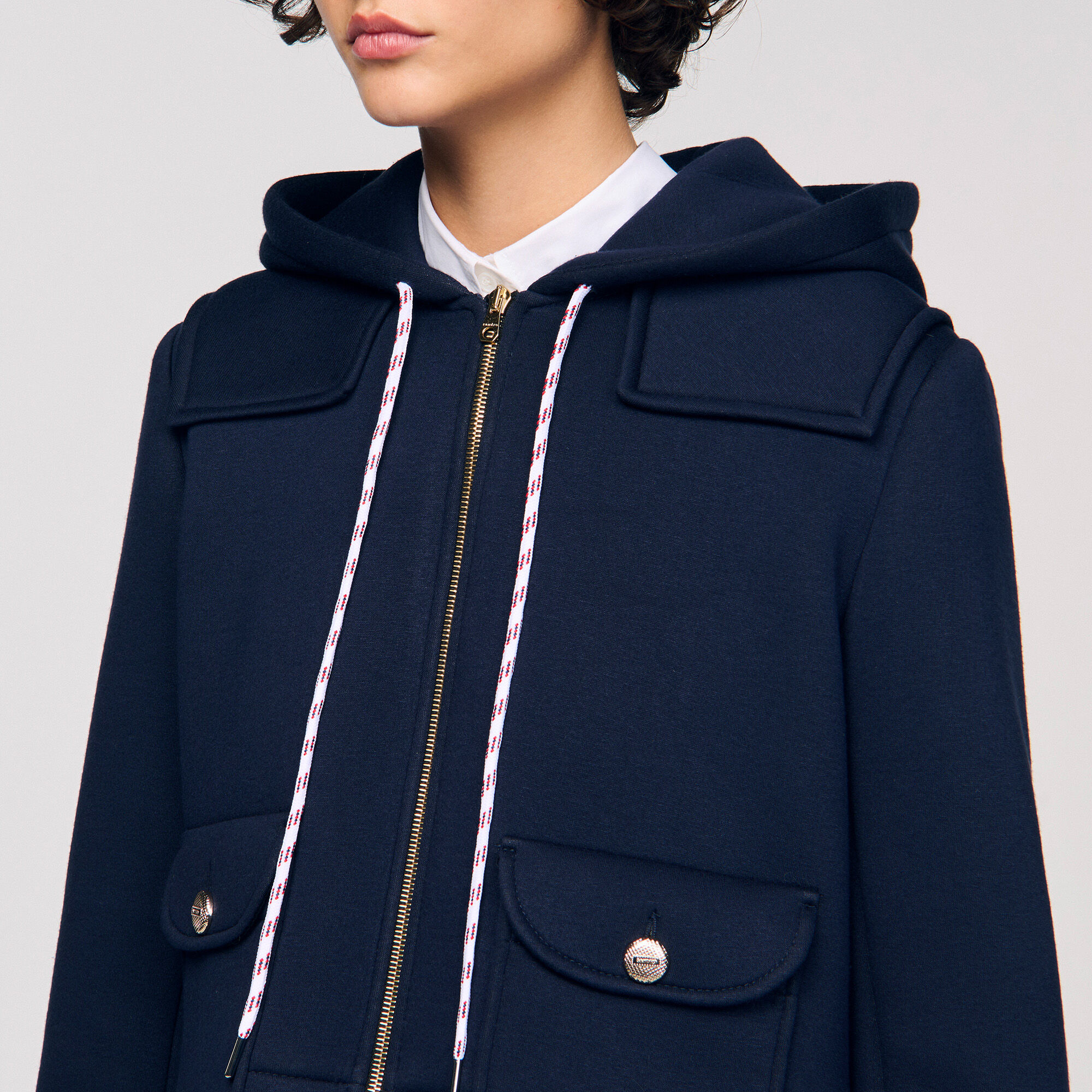 Chaqueta técnica con capucha