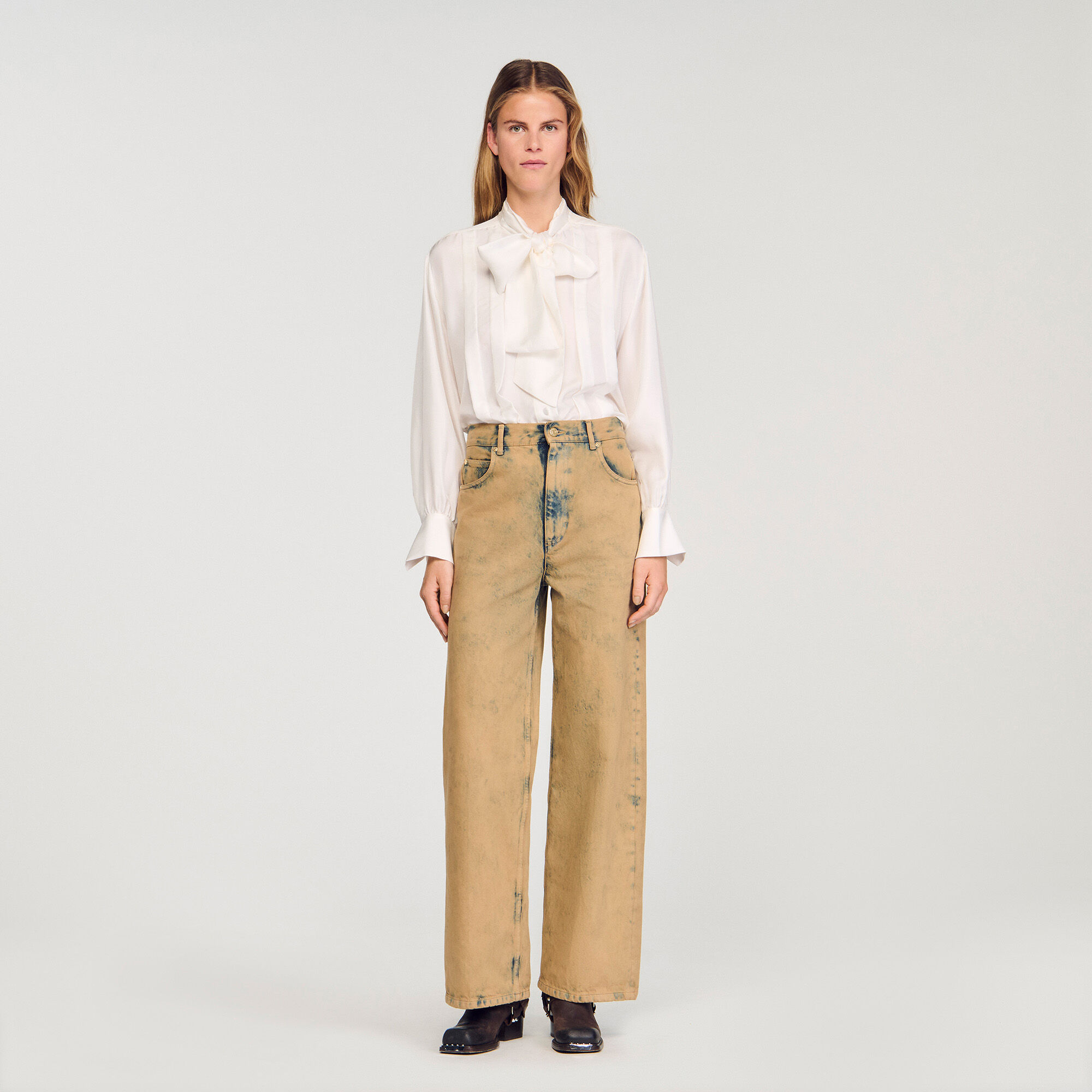 Pantalones vaqueros de pierna ancha desgastados