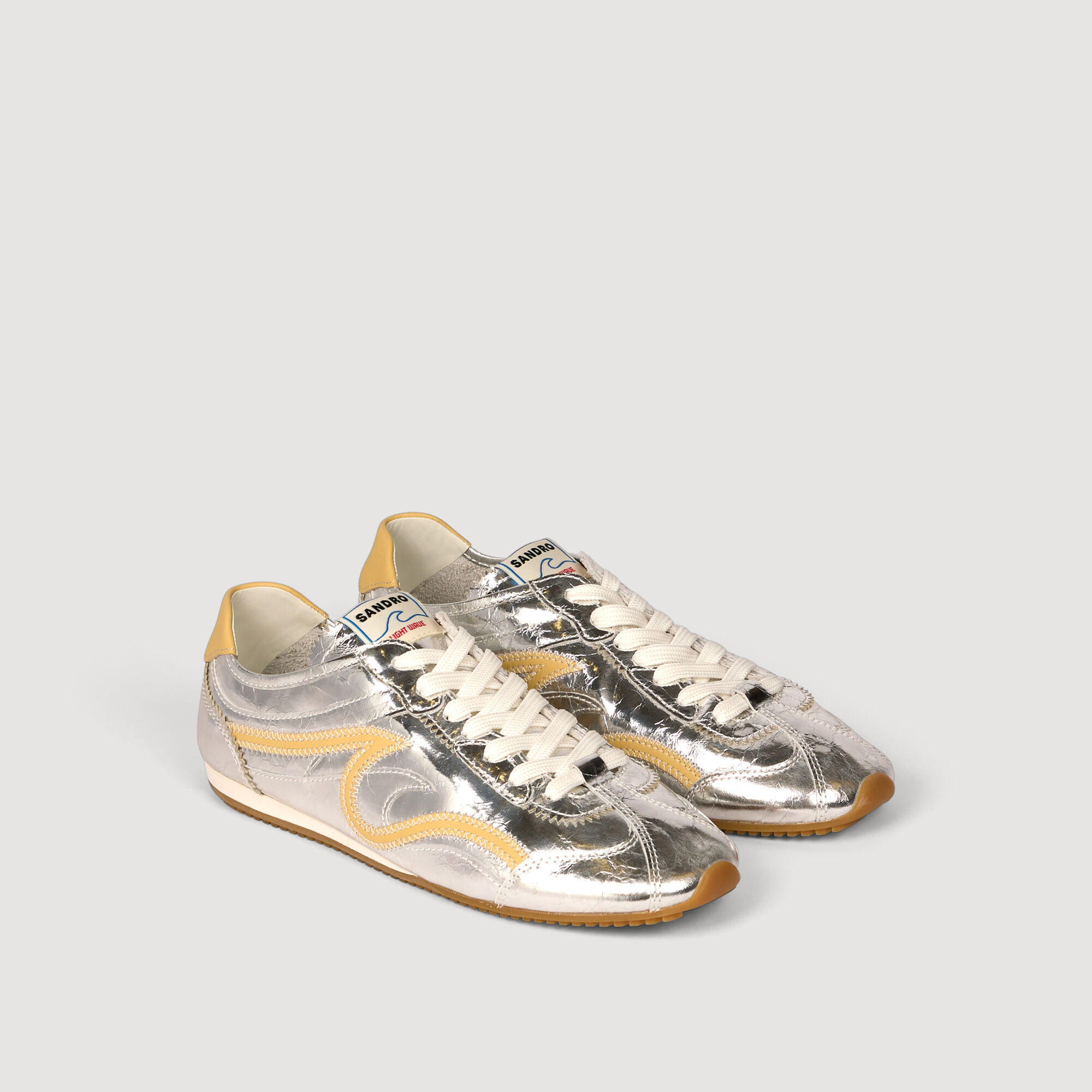 Zapatillas metálicas con onda luminosa