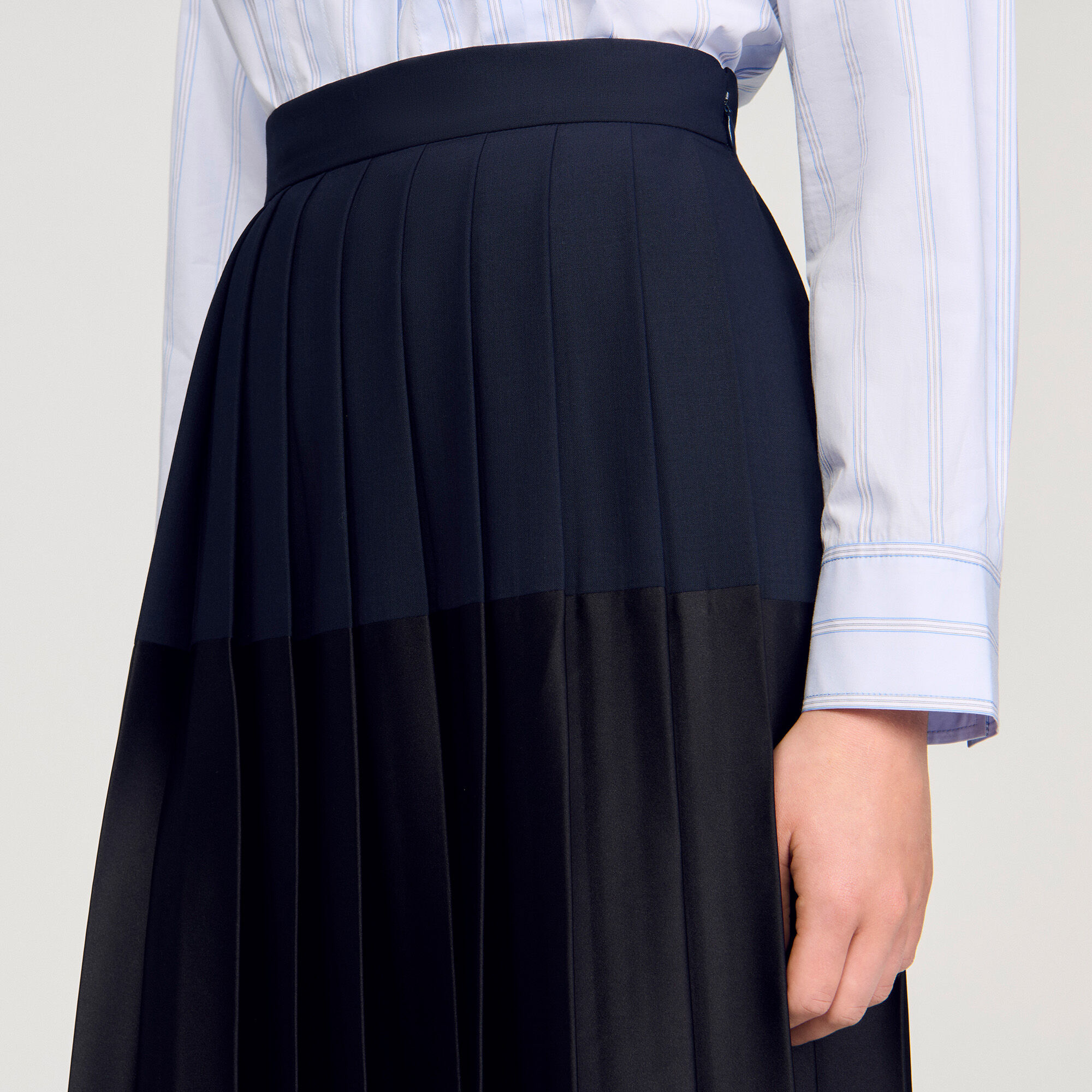 Falda midi plisada