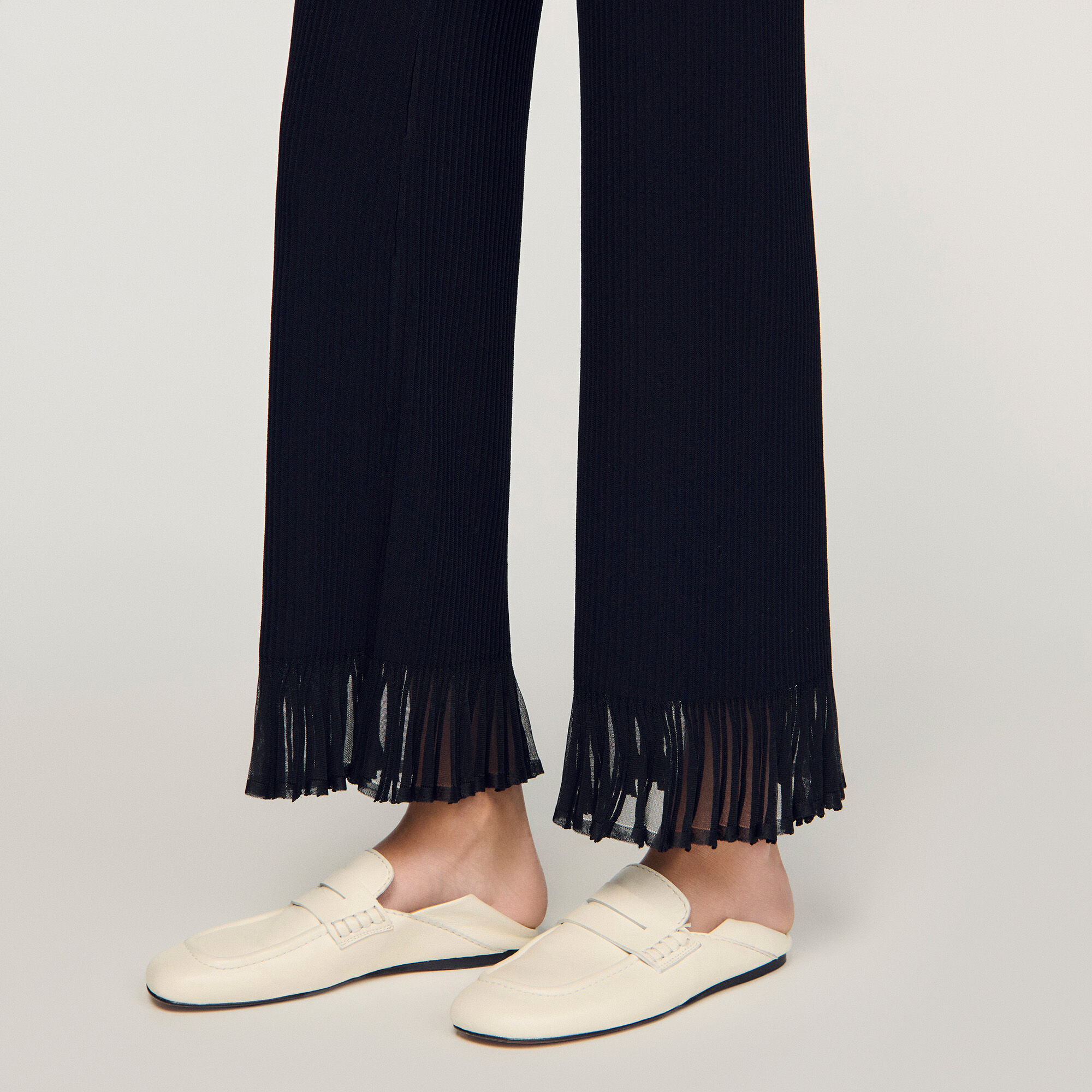 Pantalones de punto con volantes