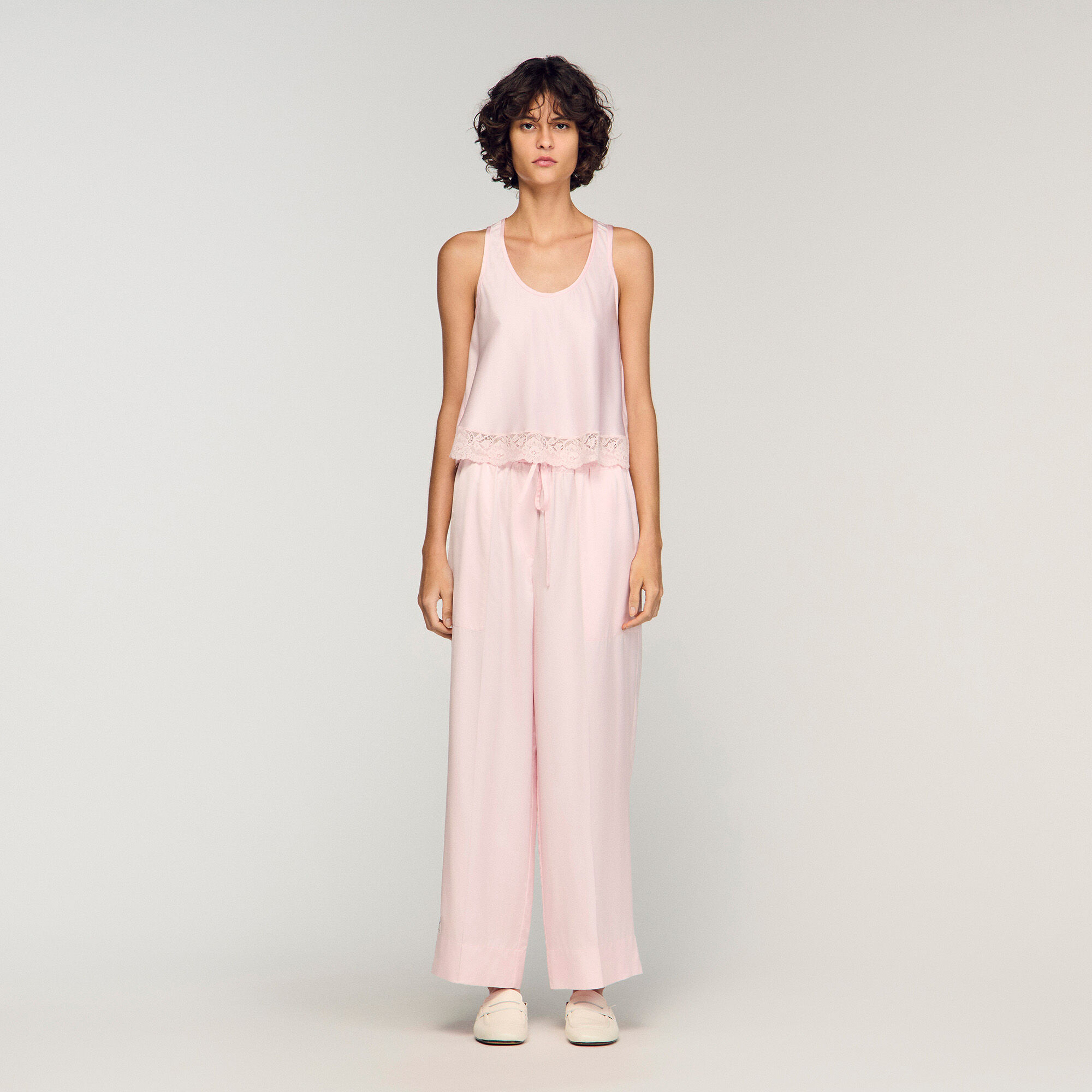 Pantalones de satín con corte ancho