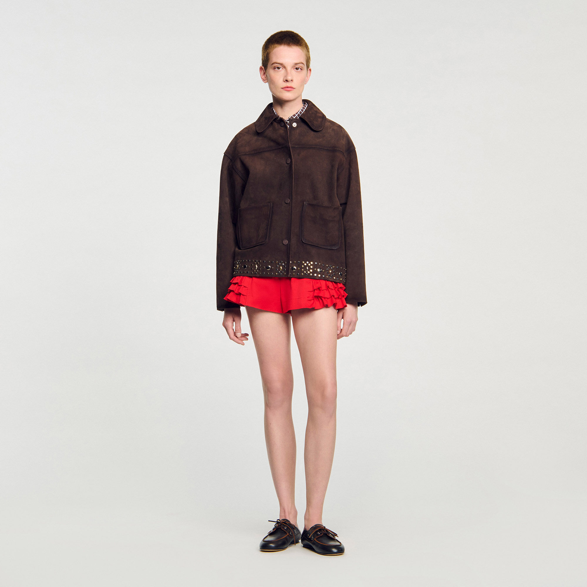 Chaqueta de cuero de ante con clavos