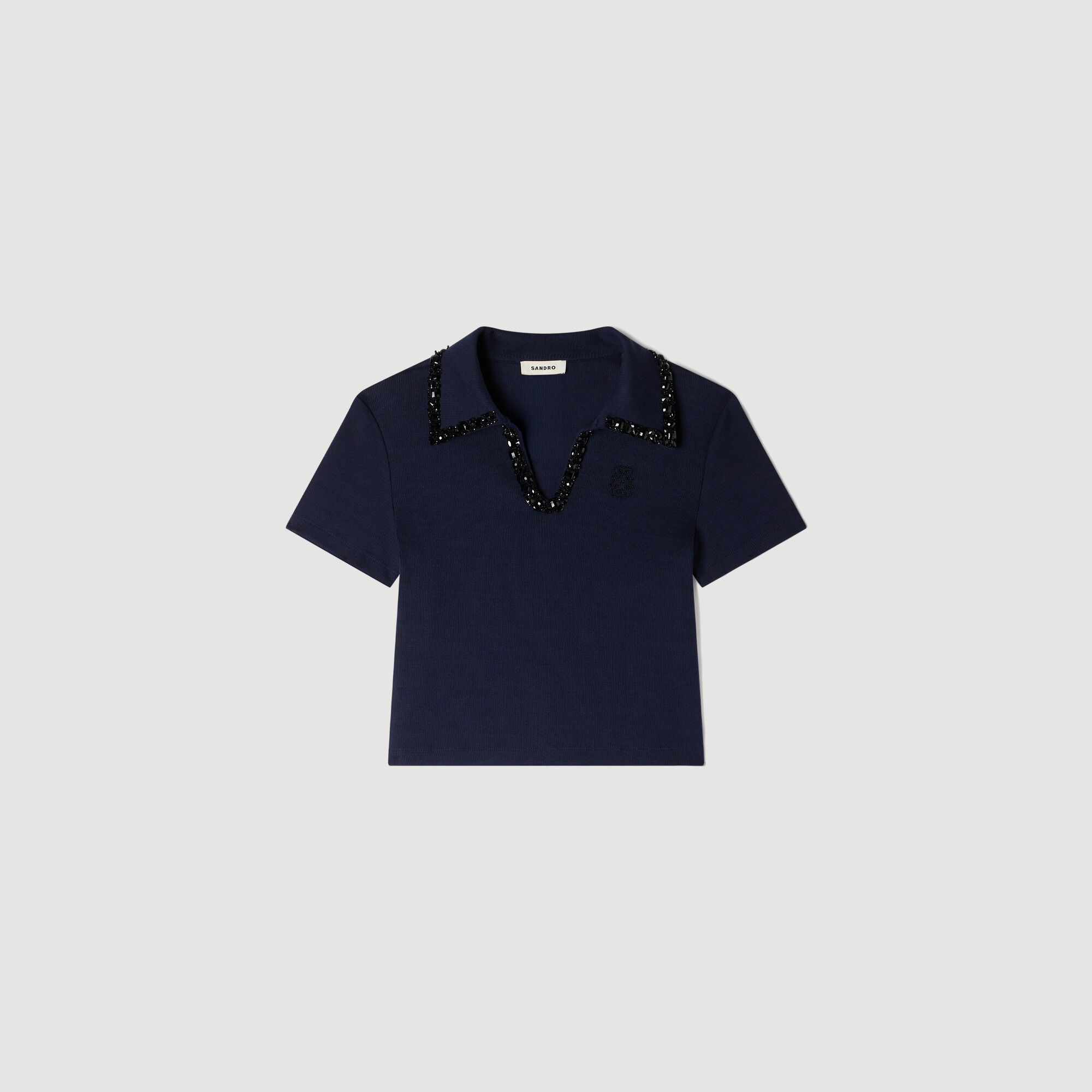 Cuello de polo con perlas