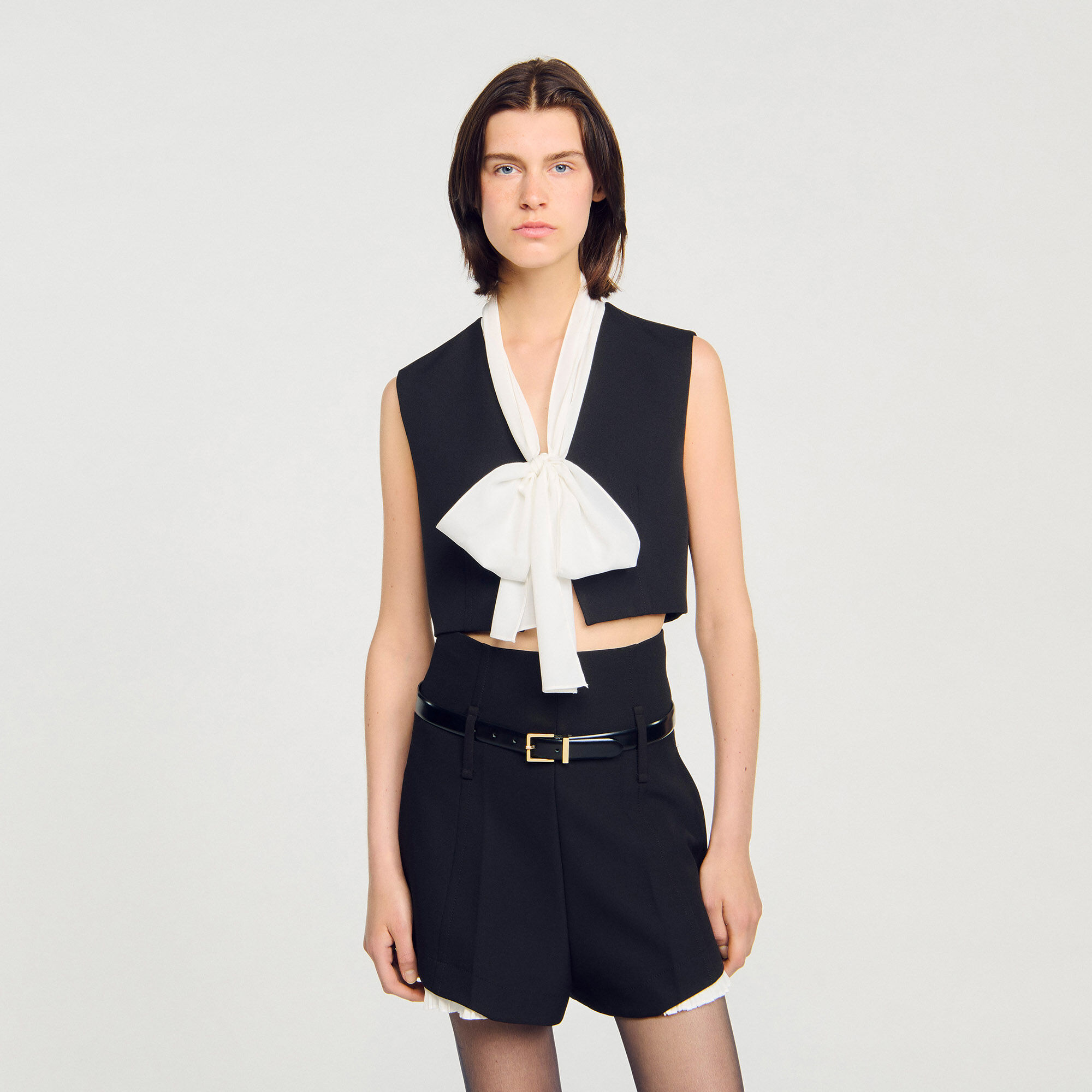 Top corto con cuello de lazo