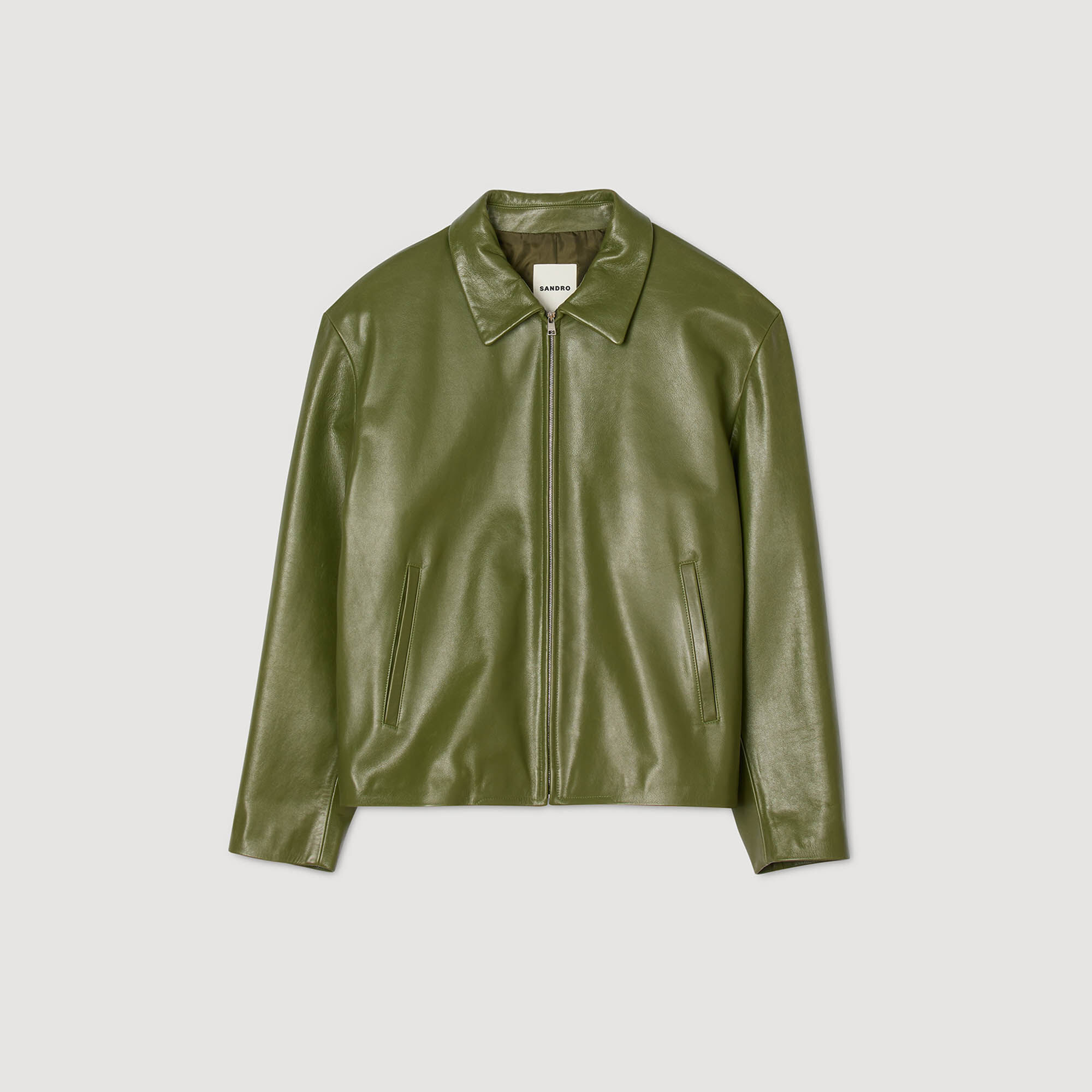 Chaqueta de cuero con cuello ala y cremallera
