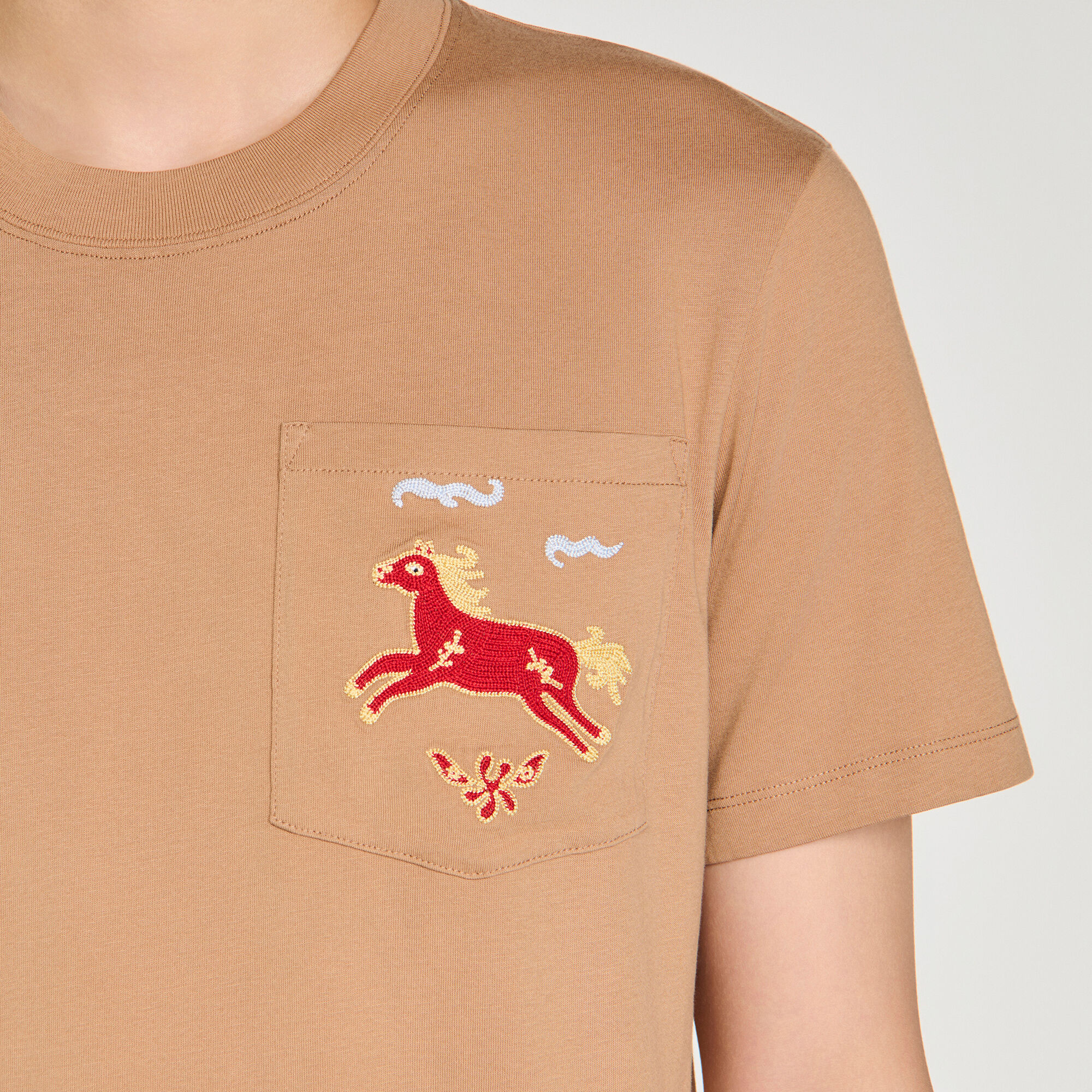 Camiseta de algodón con caballo bordado