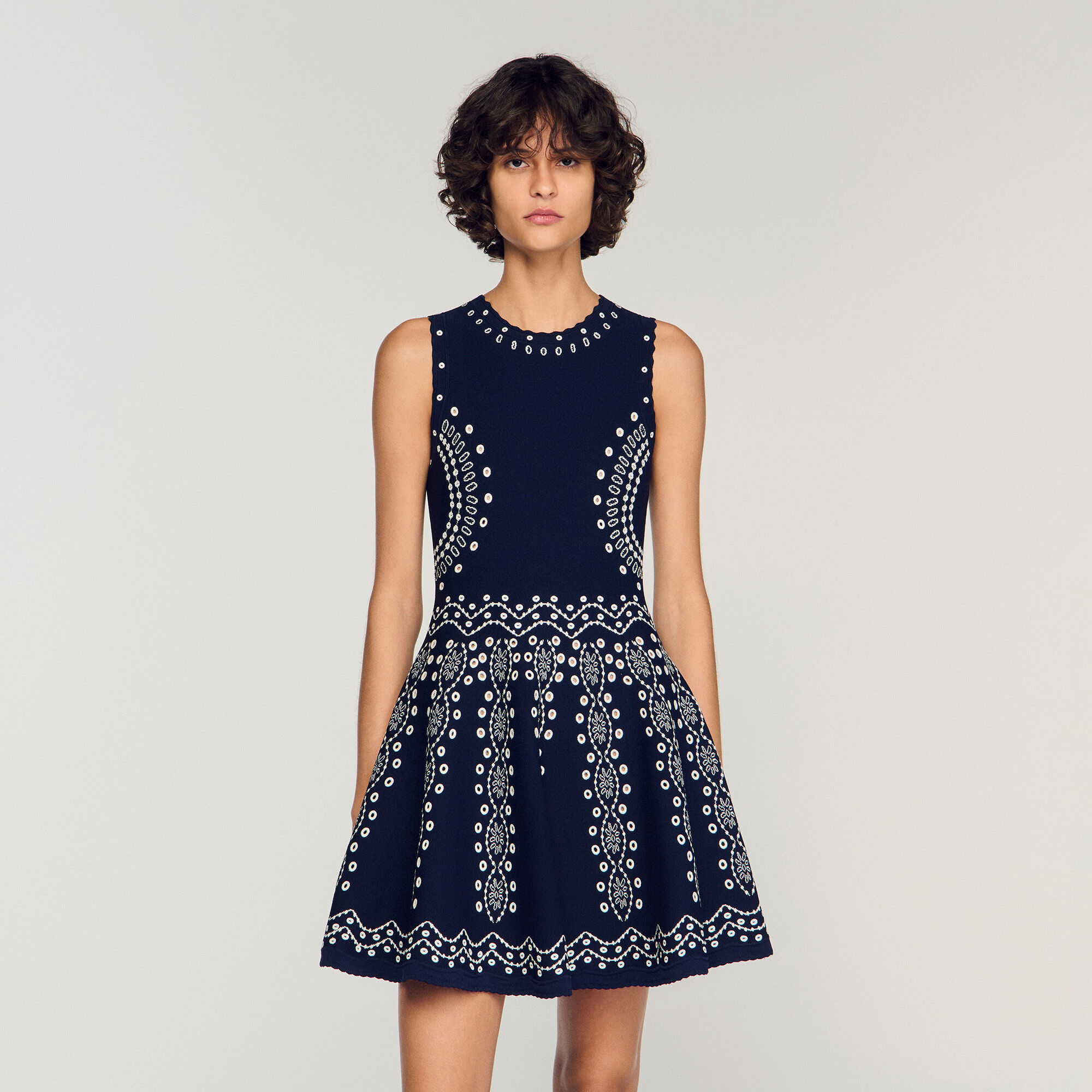 Vestido mini de punto con estampado de pañuelo