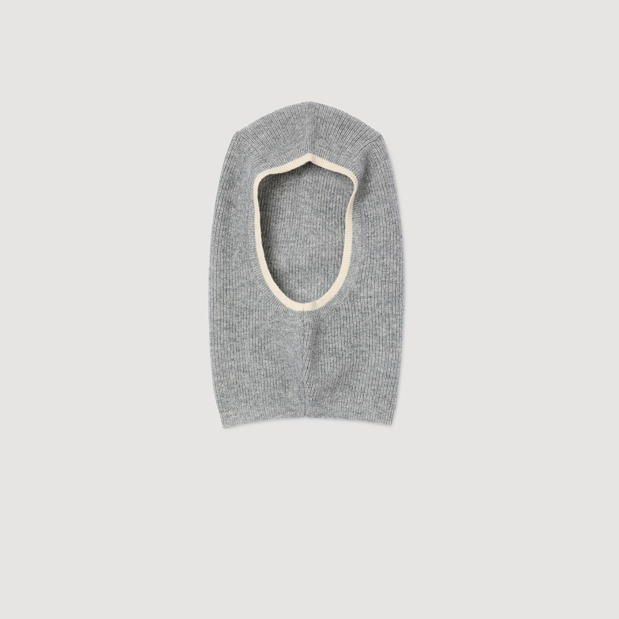 Balaclava de lana con ribetes