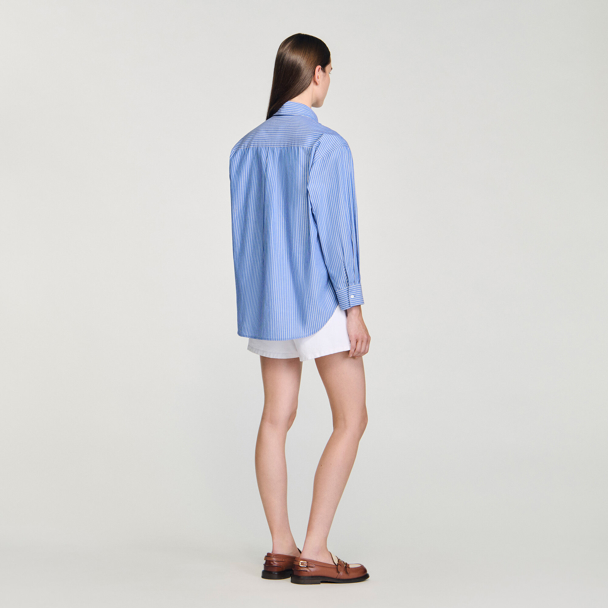 Camisa con lazo amplia