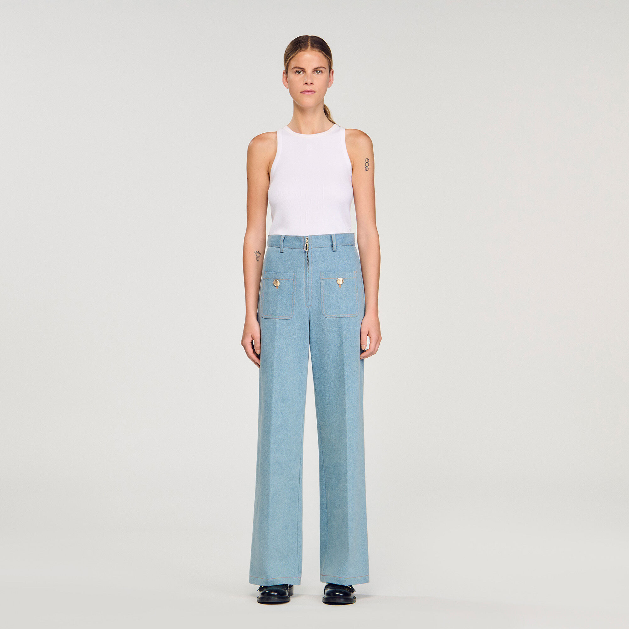 Pantalones vaqueros de cintura alta con piernas anchas desgastadas