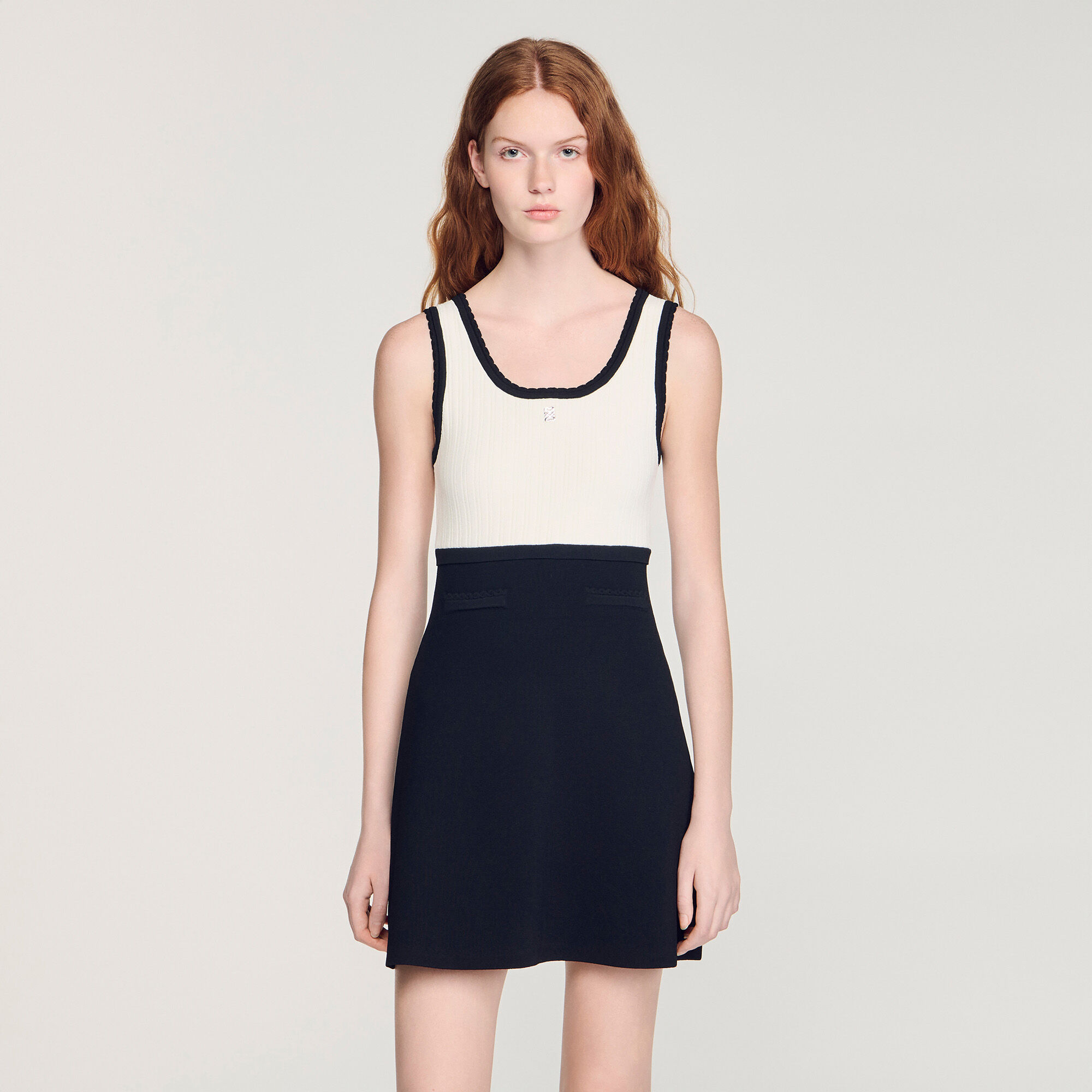 Vestido mini de punto bicolor