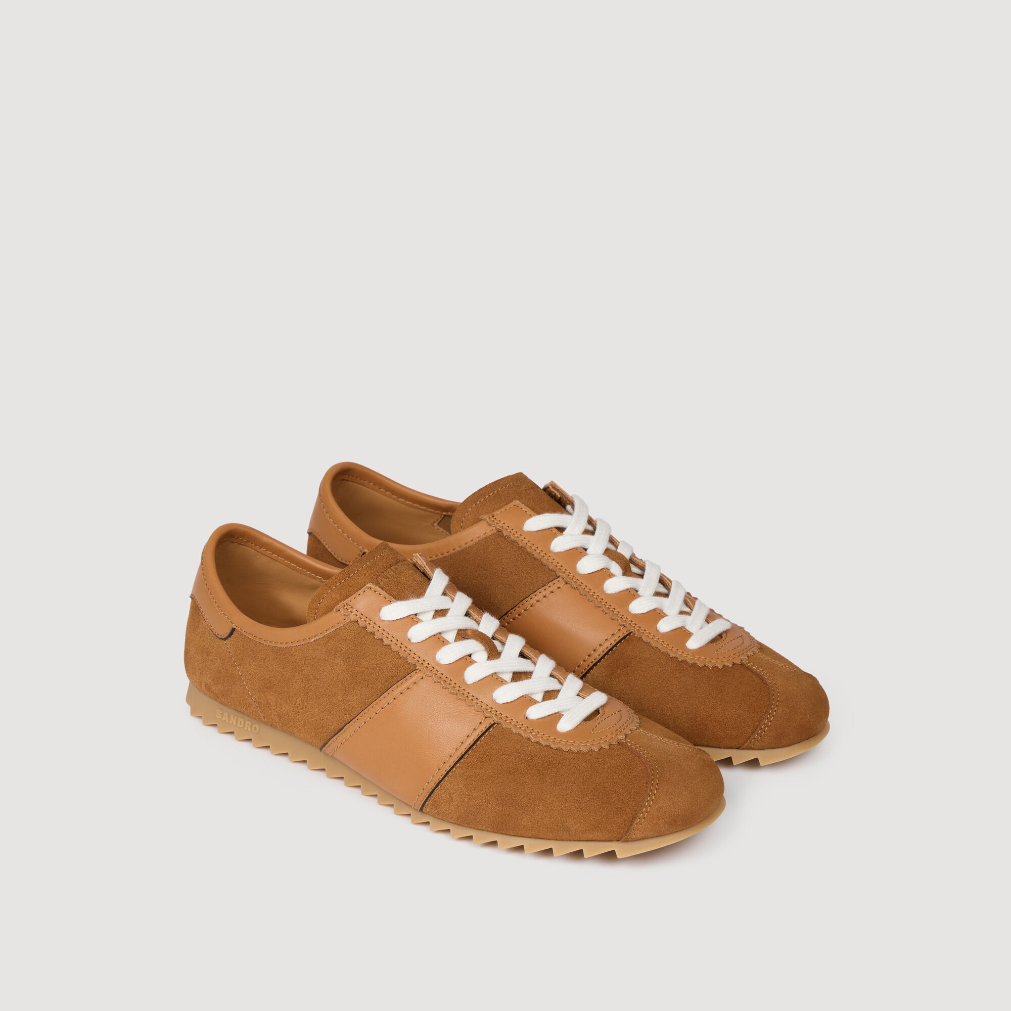 Zapatilla baja de cuero y ante
